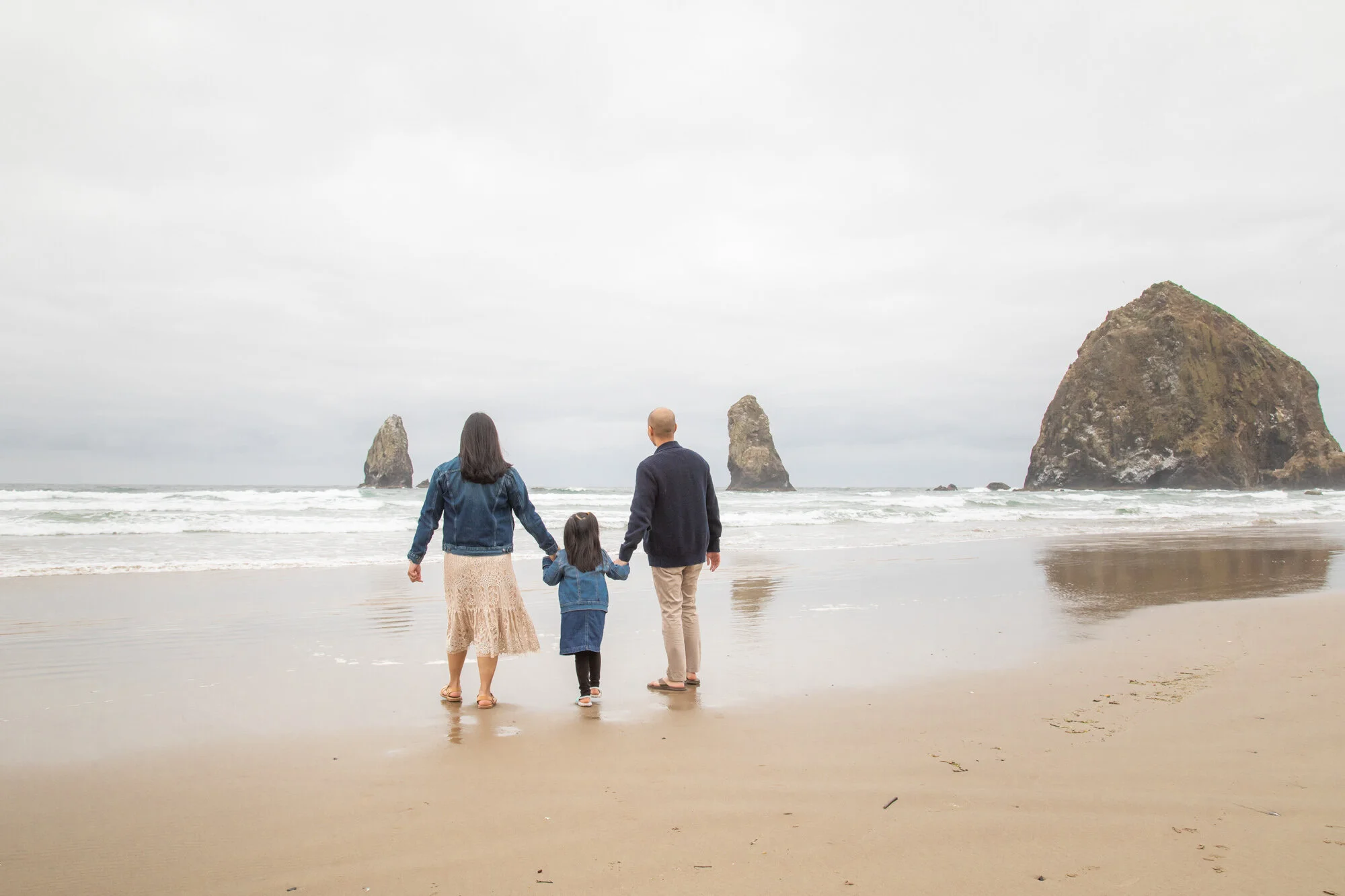 CannonBeach-Family-PhotoSesession-HaystackRock-DanRice21_045.jpg