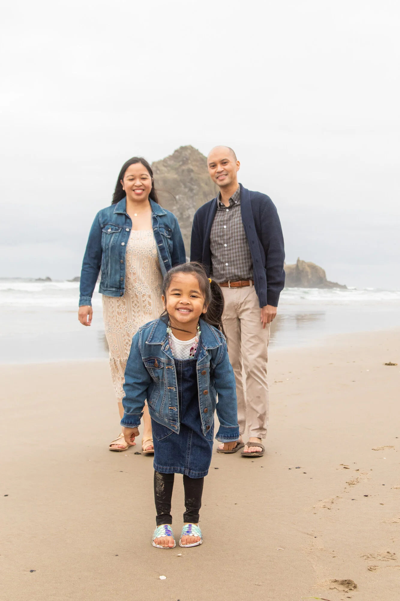 CannonBeach-Family-PhotoSesession-HaystackRock-DanRice21_050.jpg