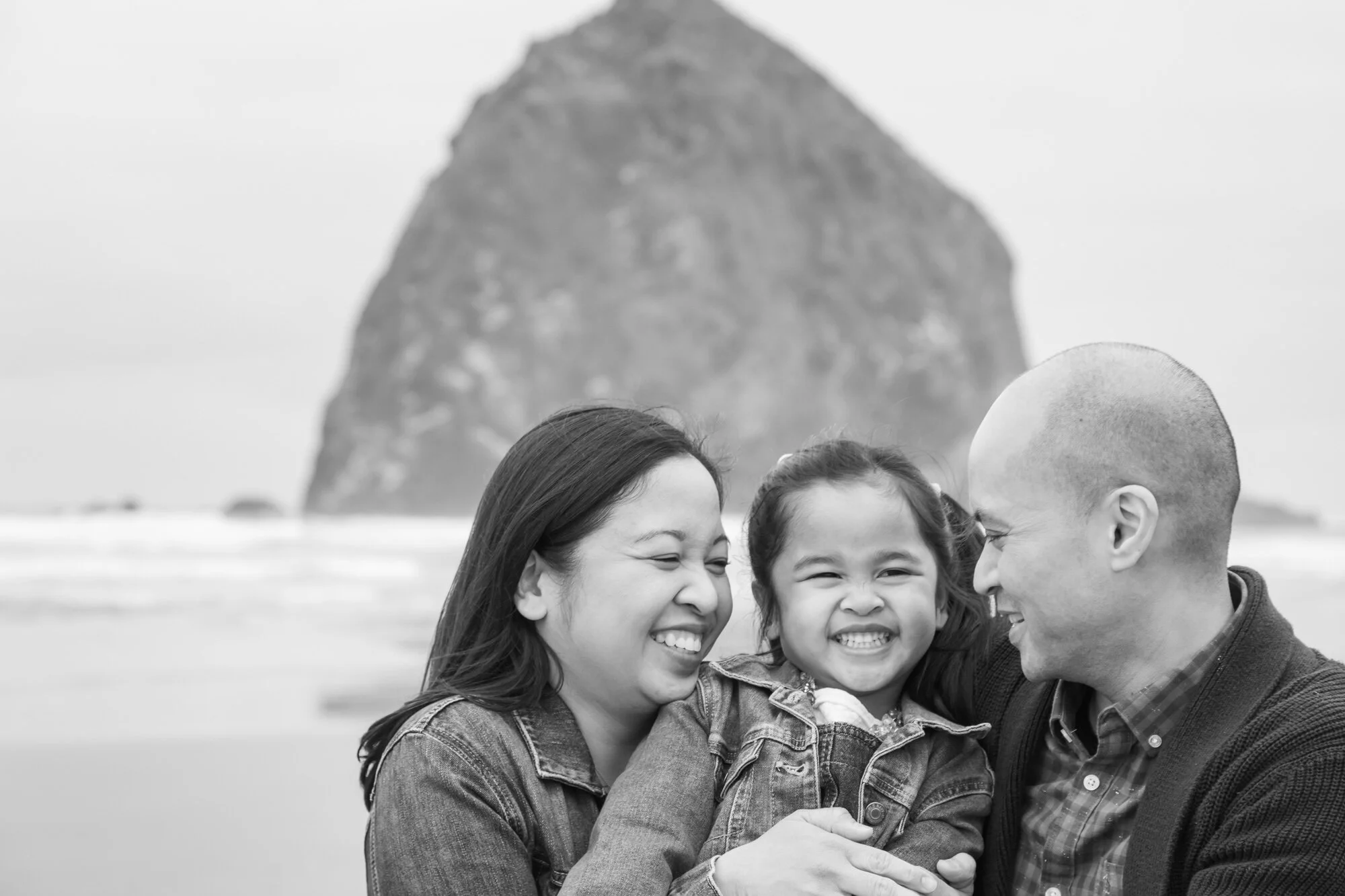 CannonBeach-Family-PhotoSesession-HaystackRock-DanRice21_051.jpg