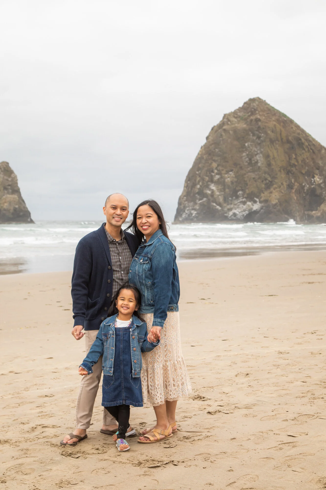 CannonBeach-Family-PhotoSesession-HaystackRock-DanRice21_054.jpg