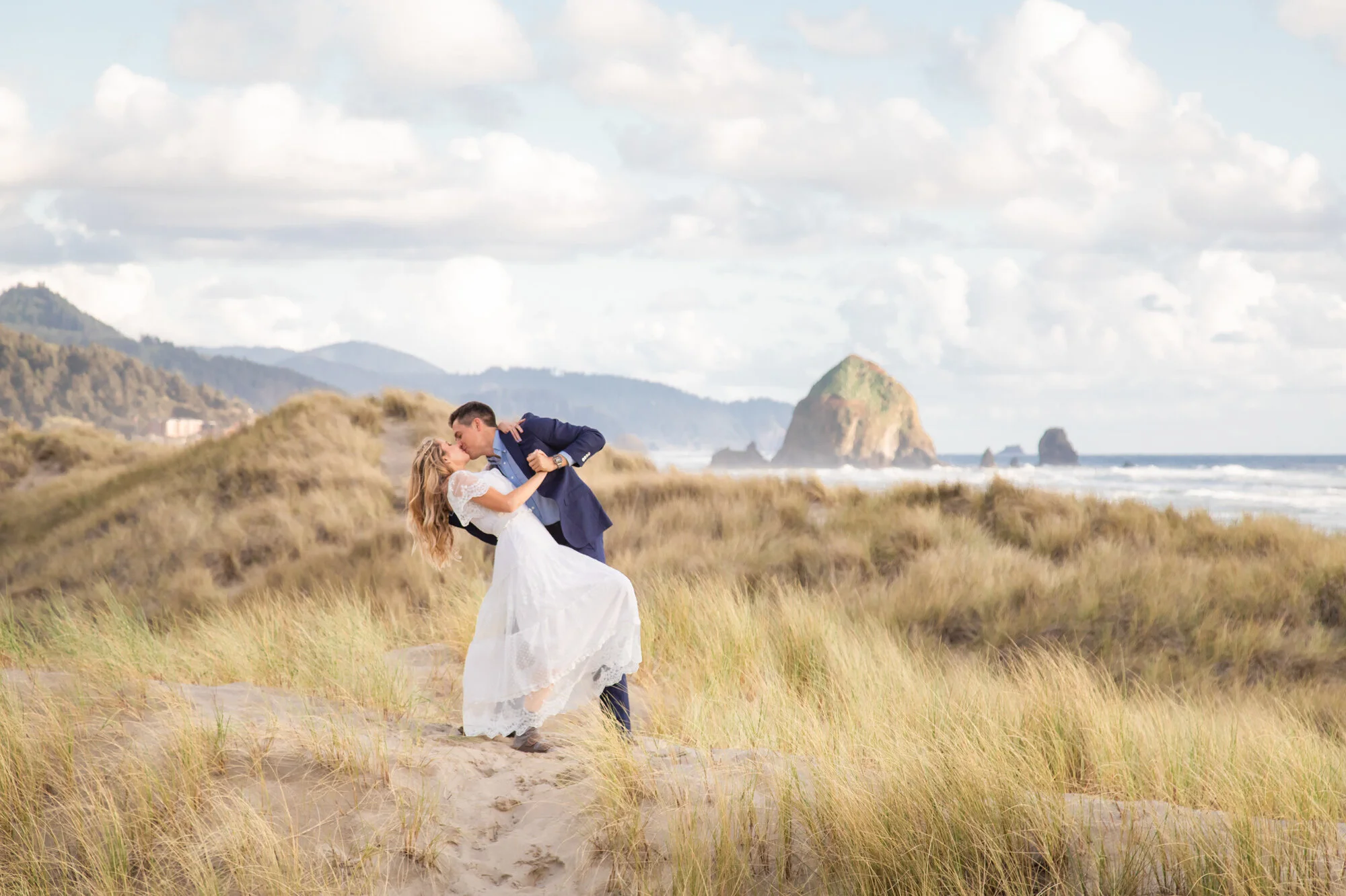 OregonCoastElopement-CannonBeach-HugPoint-DanRice21_007.jpg