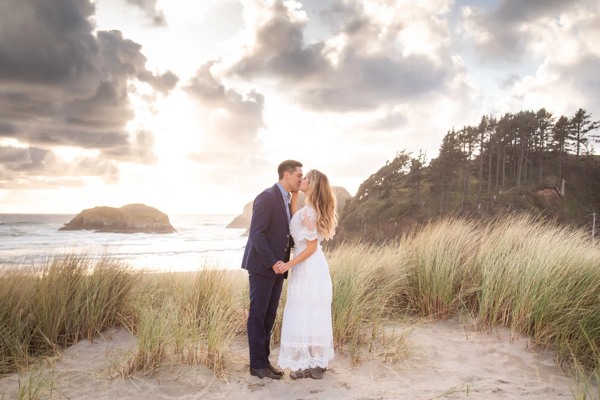 OregonCoastElopement-CannonBeach-HugPoint-DanRice21_022.jpg