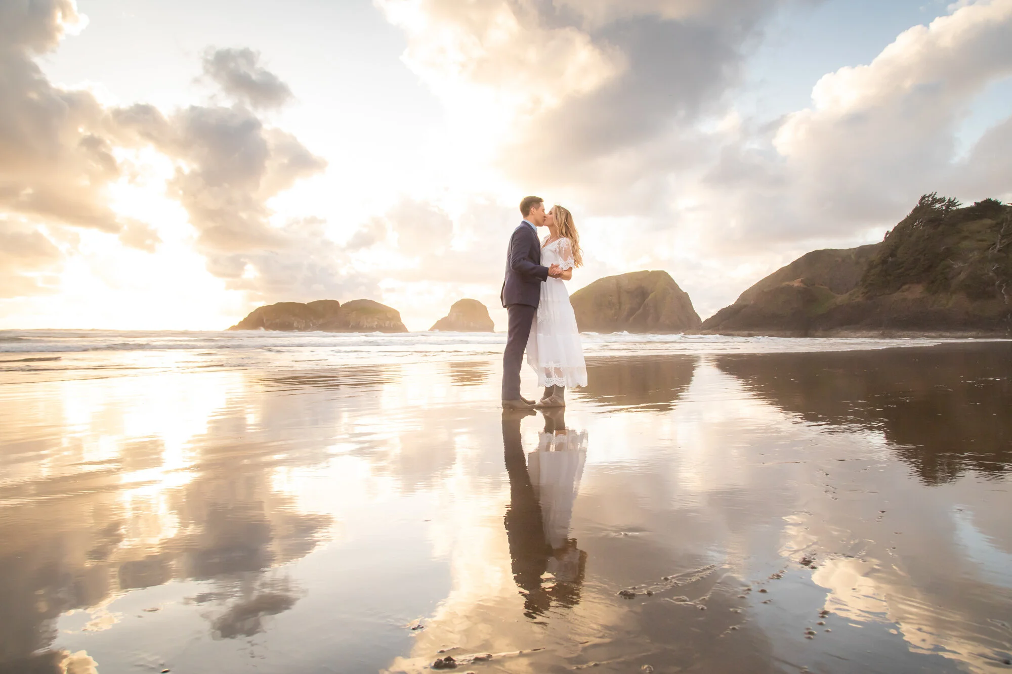 OregonCoastElopement-CannonBeach-HugPoint-DanRice21_041.jpg