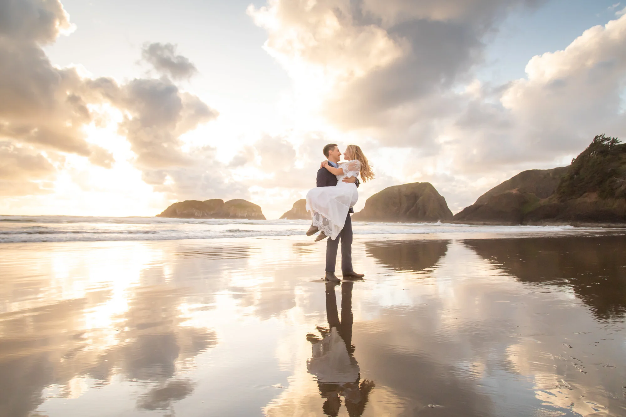 OregonCoastElopement-CannonBeach-HugPoint-DanRice21_042.jpg
