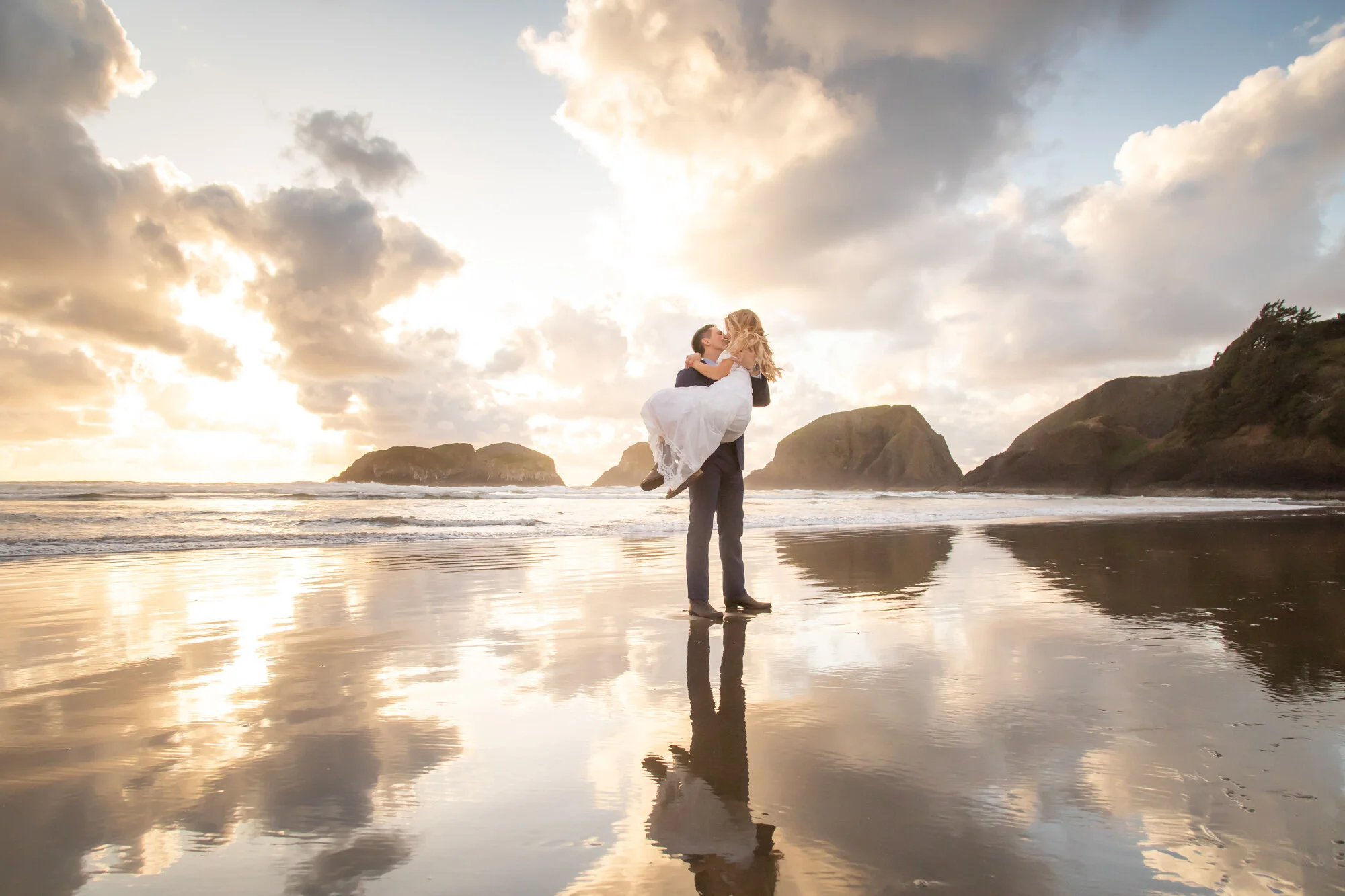 OregonCoastElopement-CannonBeach-HugPoint-DanRice21_043.jpg