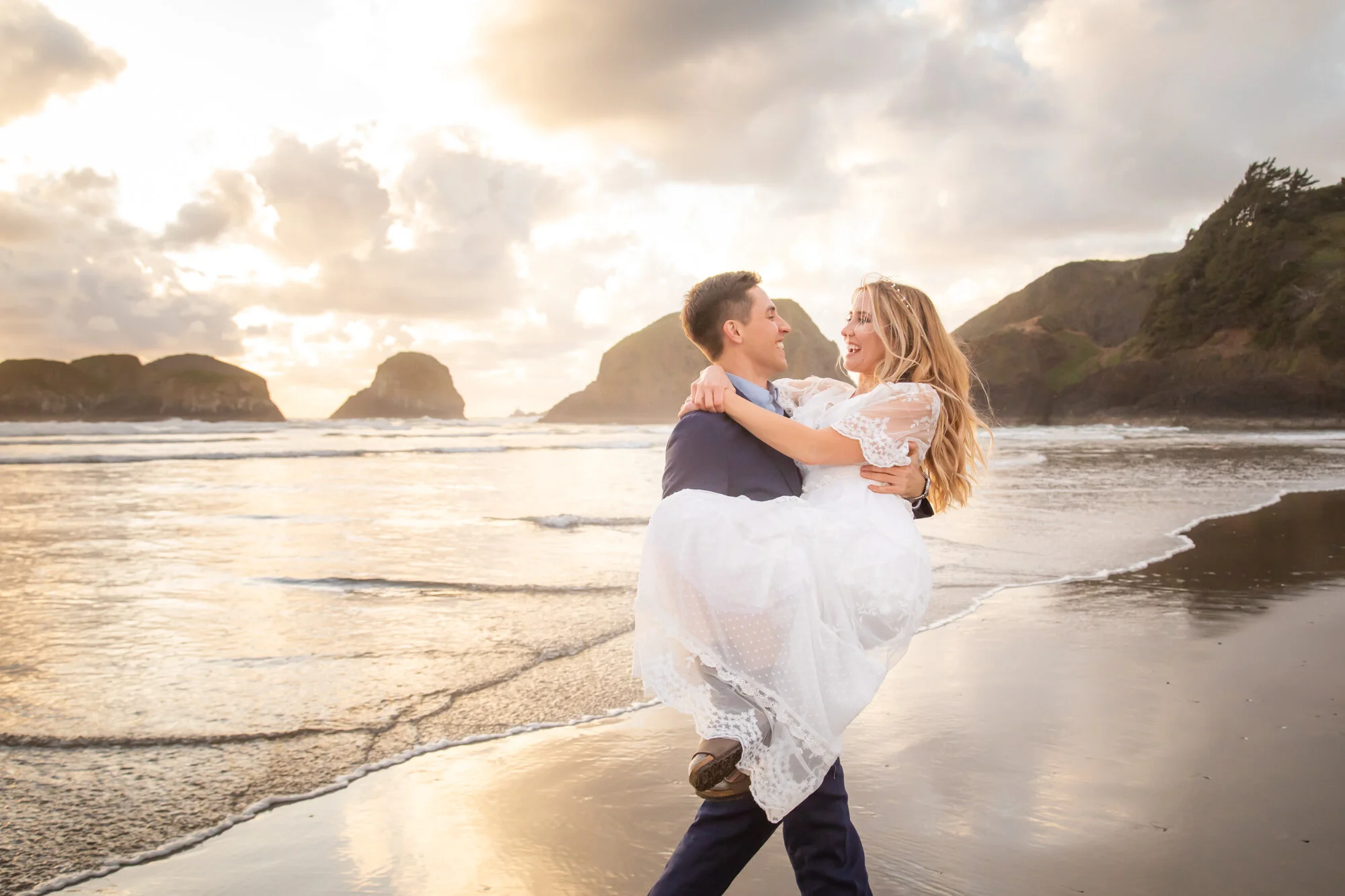OregonCoastElopement-CannonBeach-HugPoint-DanRice21_045.jpg