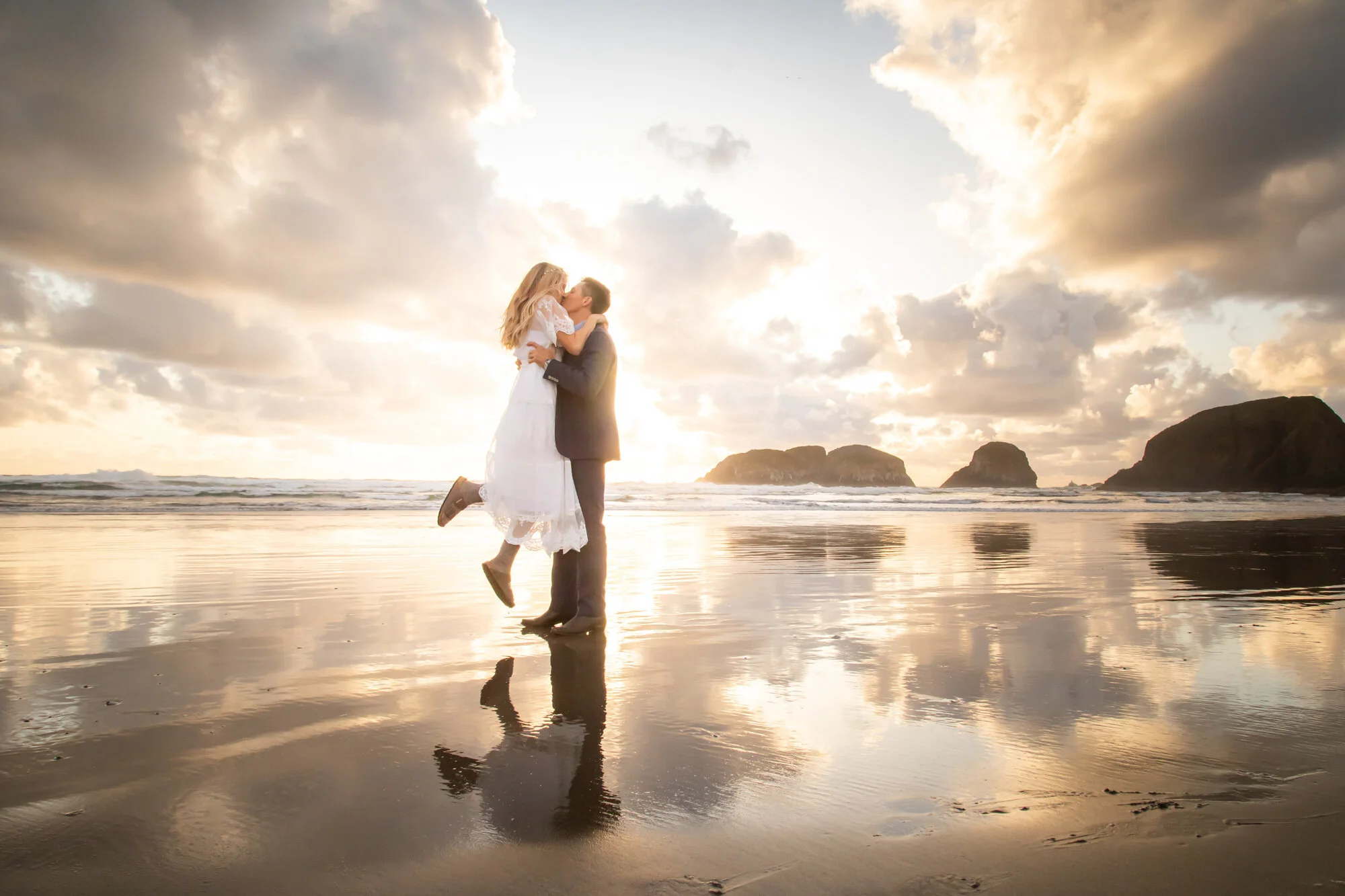 OregonCoastElopement-CannonBeach-HugPoint-DanRice21_047.jpg