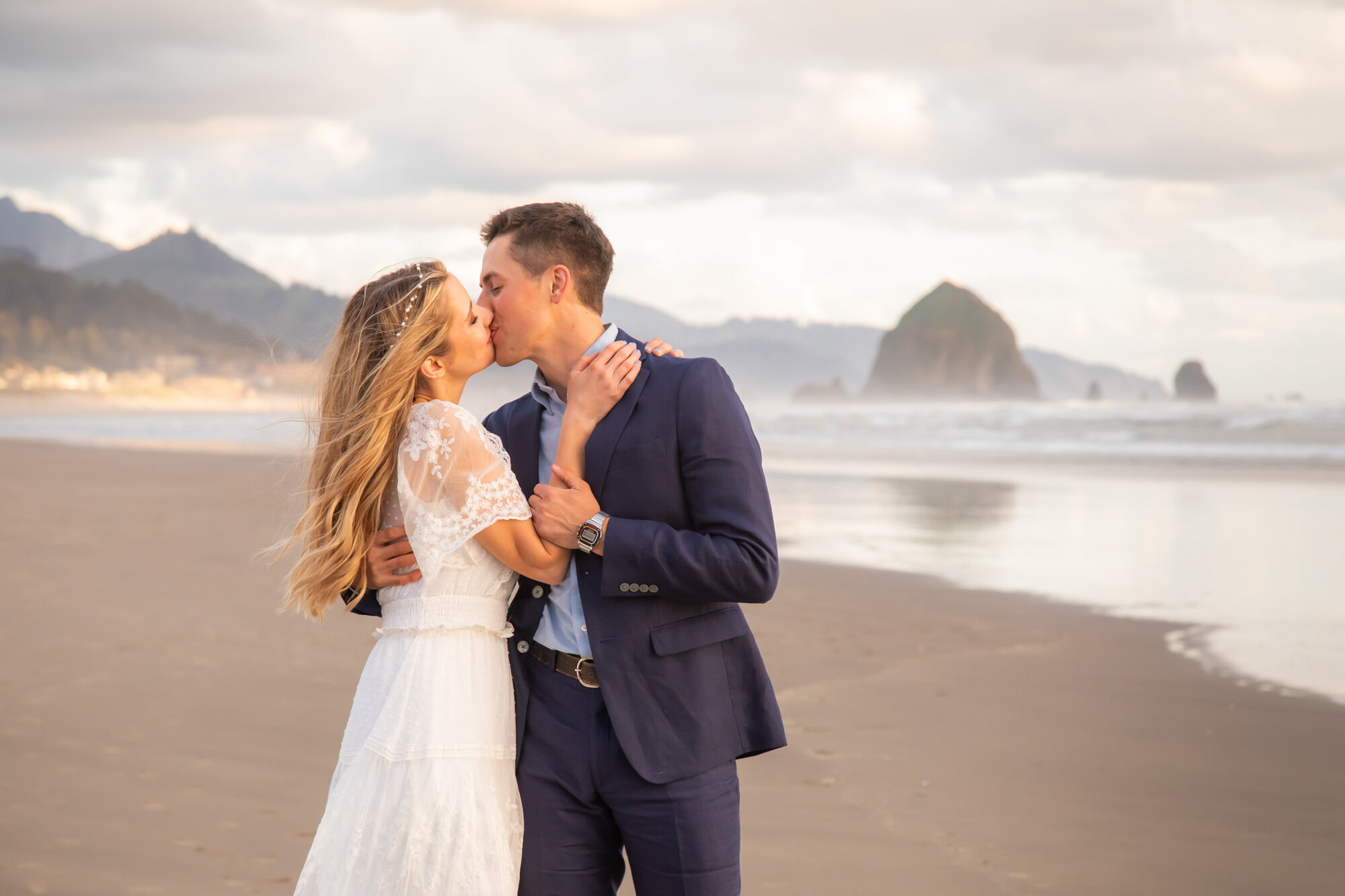 OregonCoastElopement-CannonBeach-HugPoint-DanRice21_055.jpg