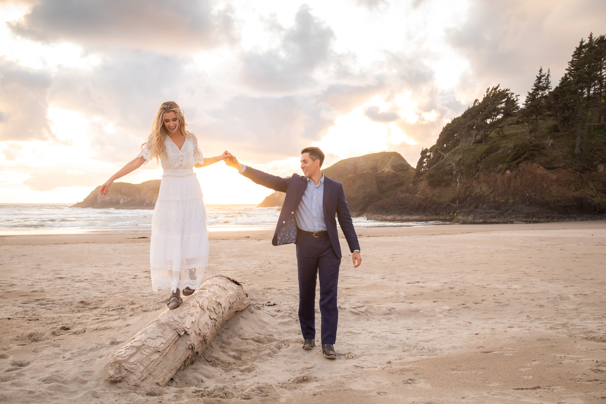 OregonCoastElopement-CannonBeach-HugPoint-DanRice21_069.jpg