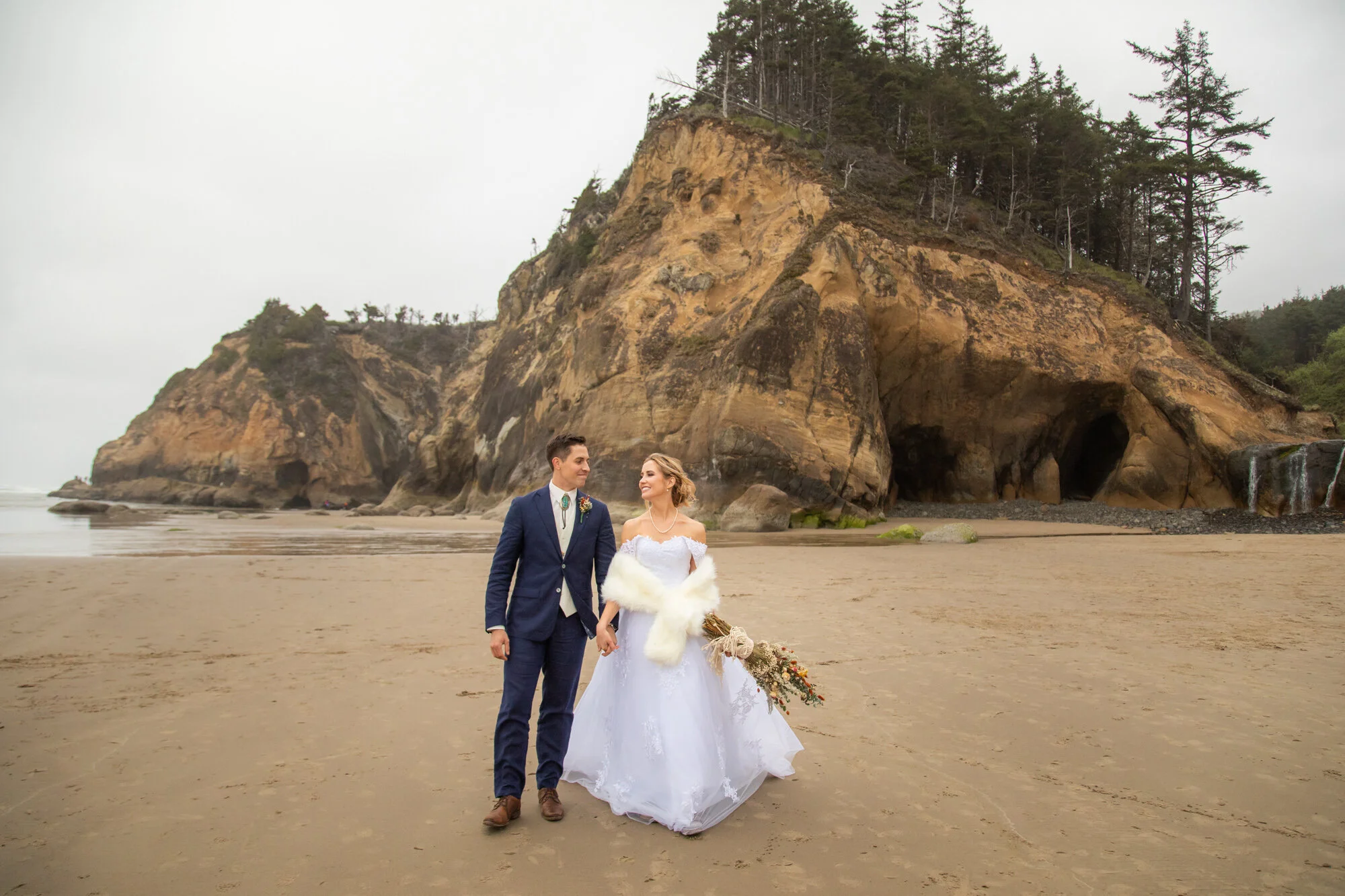 OregonCoastElopement-CannonBeach-HugPoint-DanRice21_122.jpg