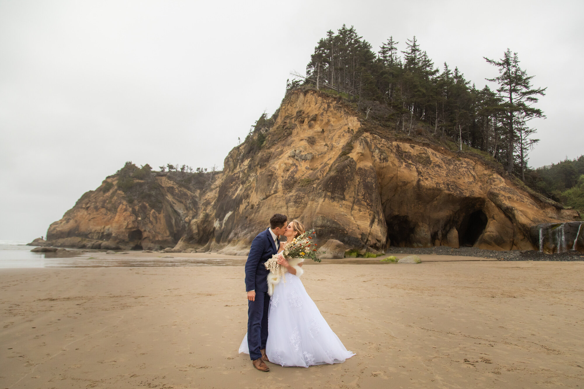 OregonCoastElopement-CannonBeach-HugPoint-DanRice21_123.jpg