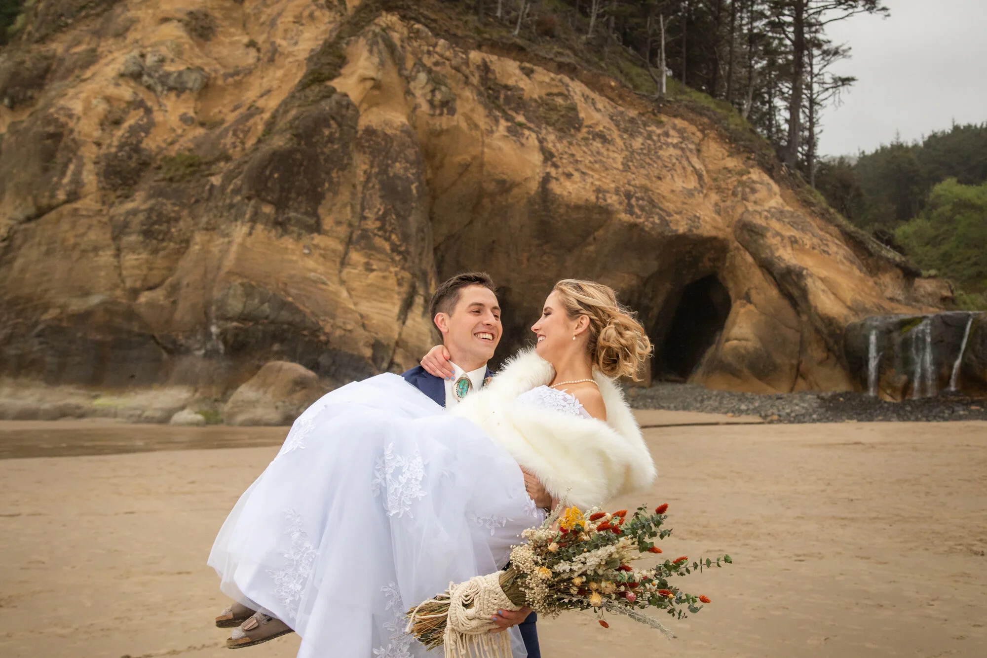 OregonCoastElopement-CannonBeach-HugPoint-DanRice21_124.jpg