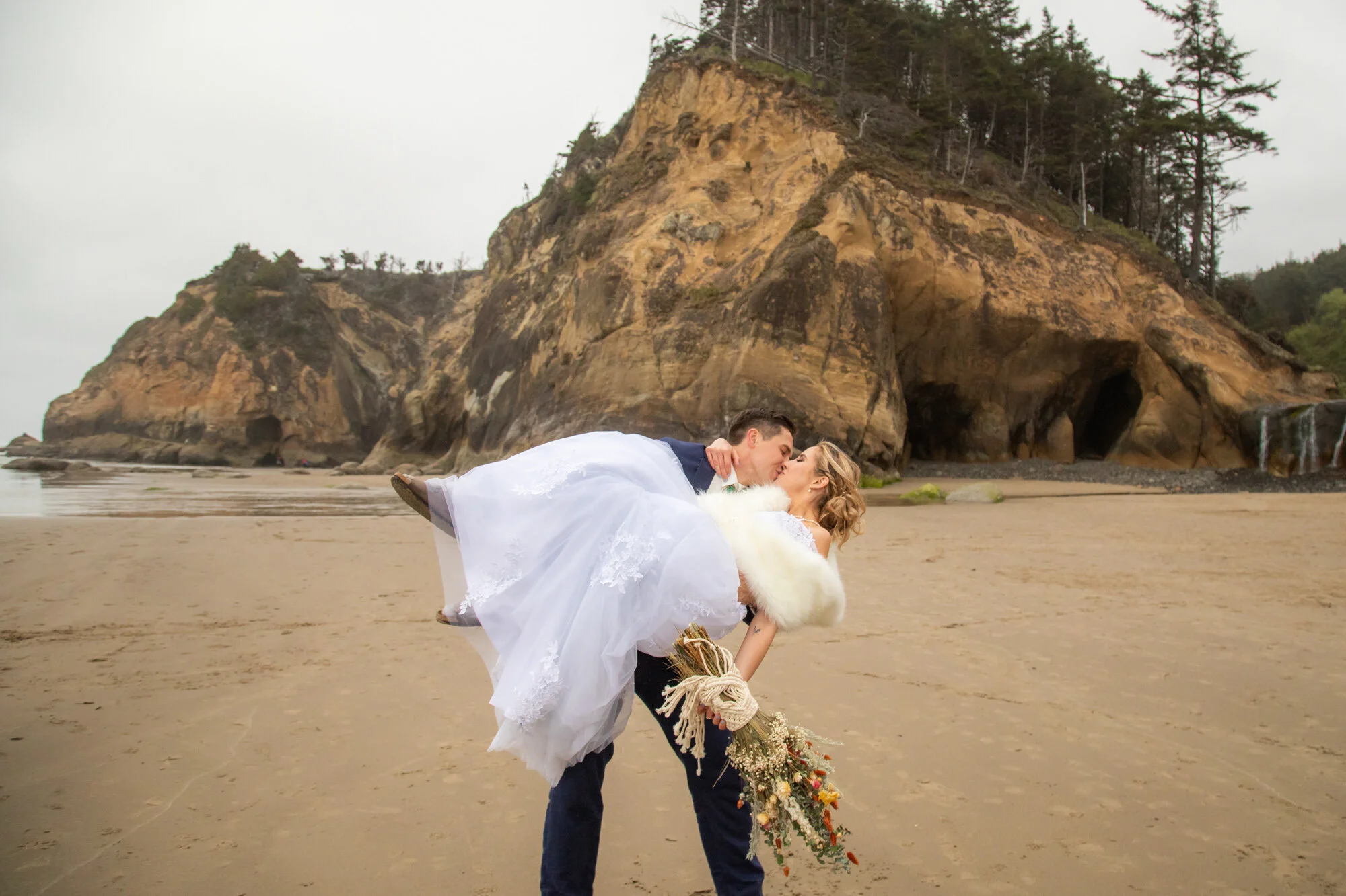 OregonCoastElopement-CannonBeach-HugPoint-DanRice21_125.jpg