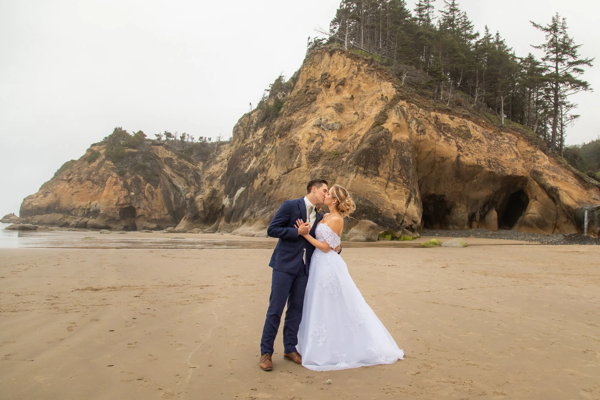 OregonCoastElopement-CannonBeach-HugPoint-DanRice21_127.jpg