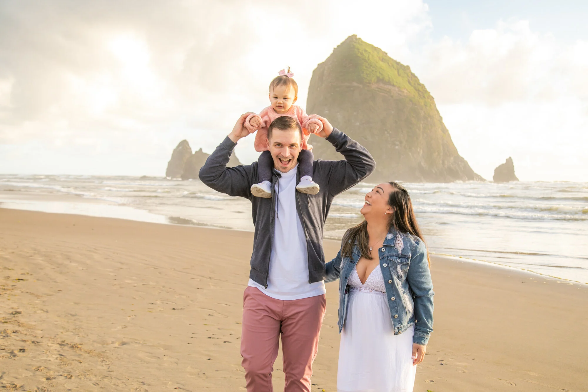 CannonBeach-HaystackRock-Family-Sunset-Photography-Session21_001.jpg