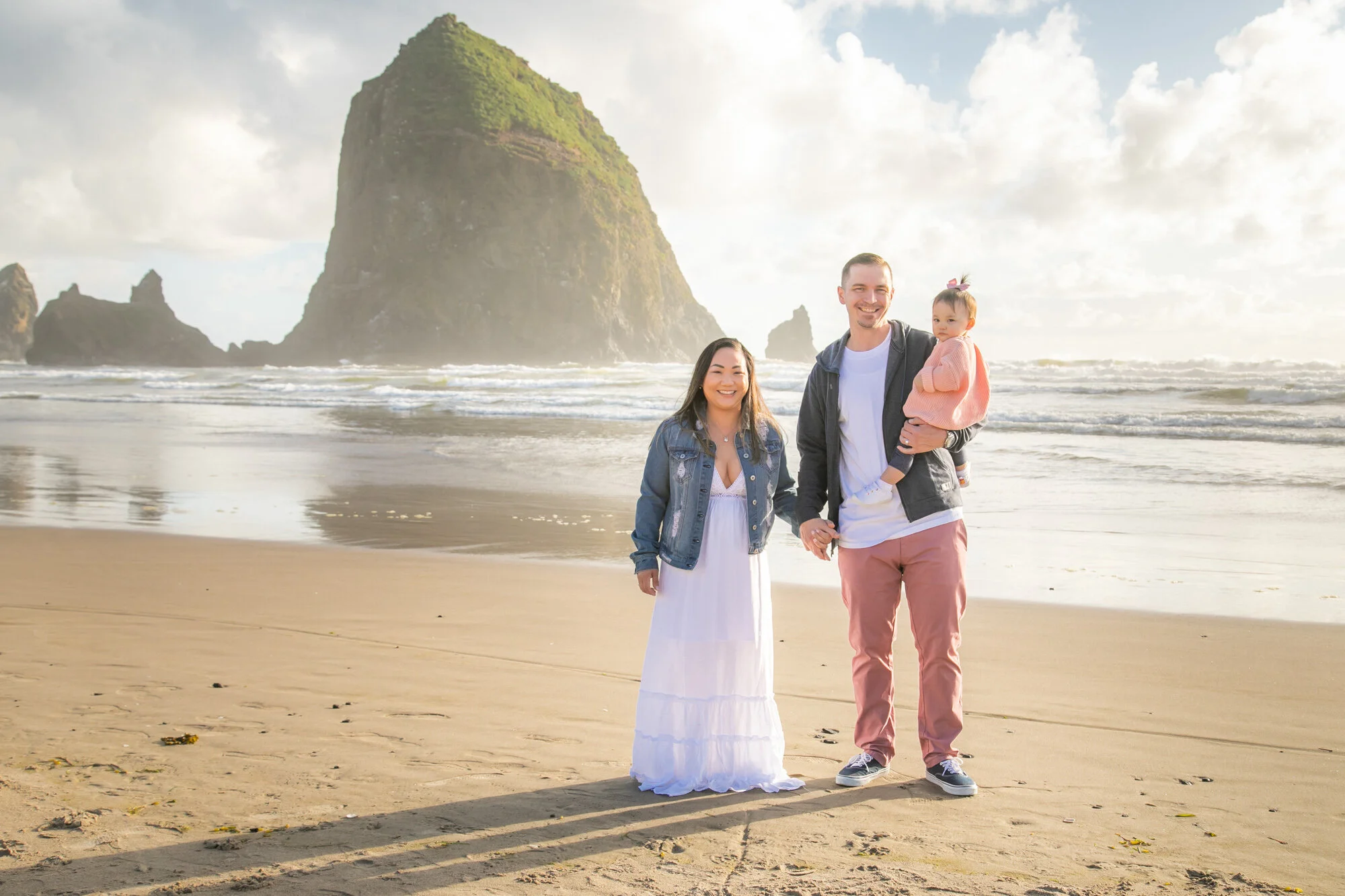 CannonBeach-HaystackRock-Family-Sunset-Photography-Session21_002.jpg