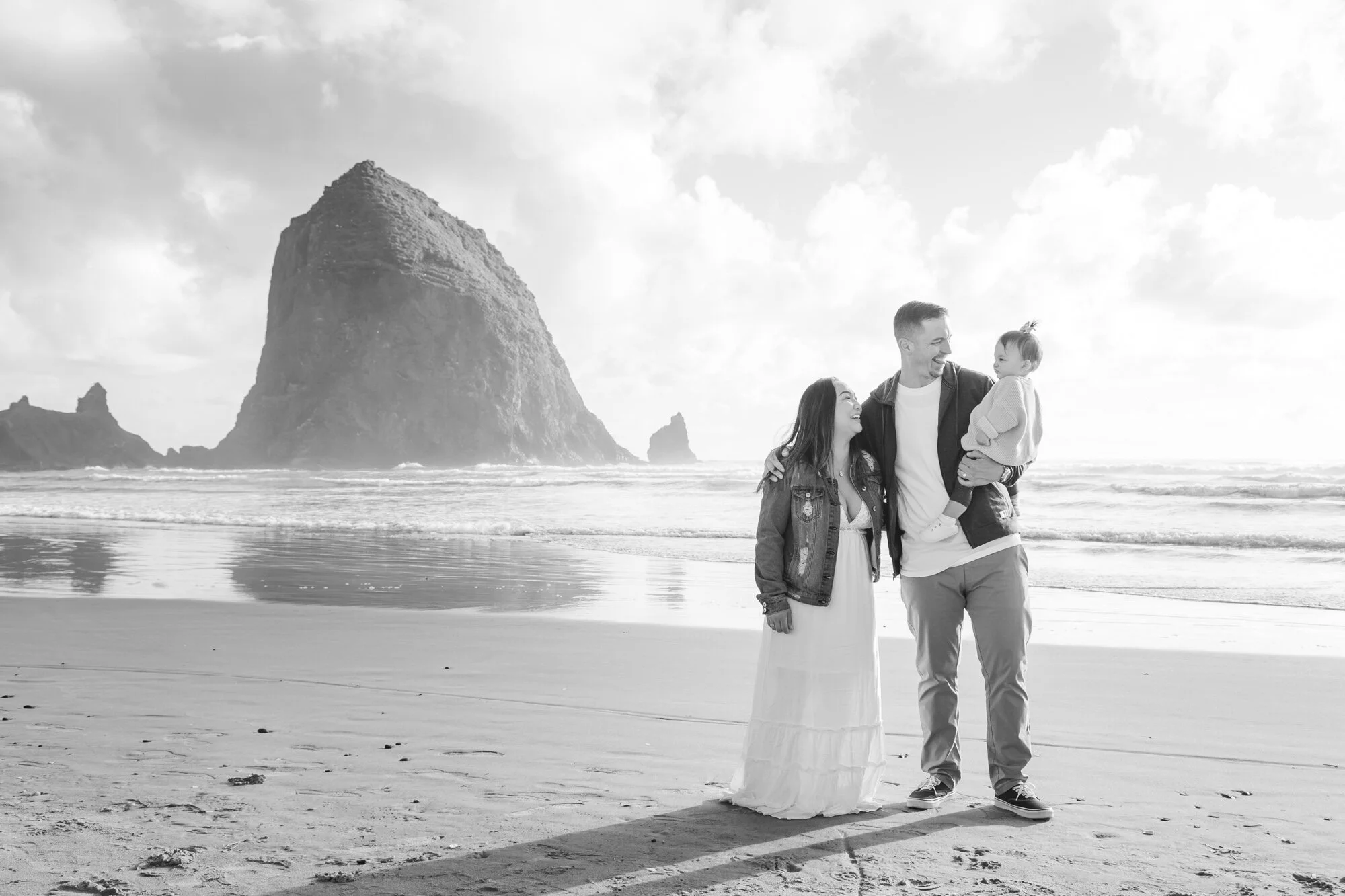CannonBeach-HaystackRock-Family-Sunset-Photography-Session21_003.jpg