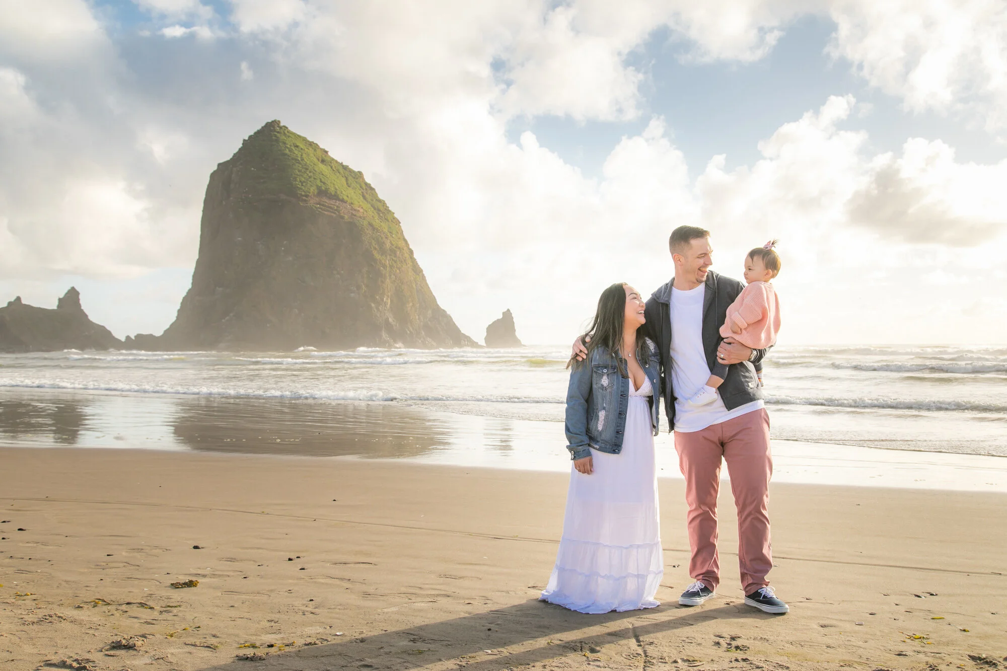 CannonBeach-HaystackRock-Family-Sunset-Photography-Session21_004.jpg