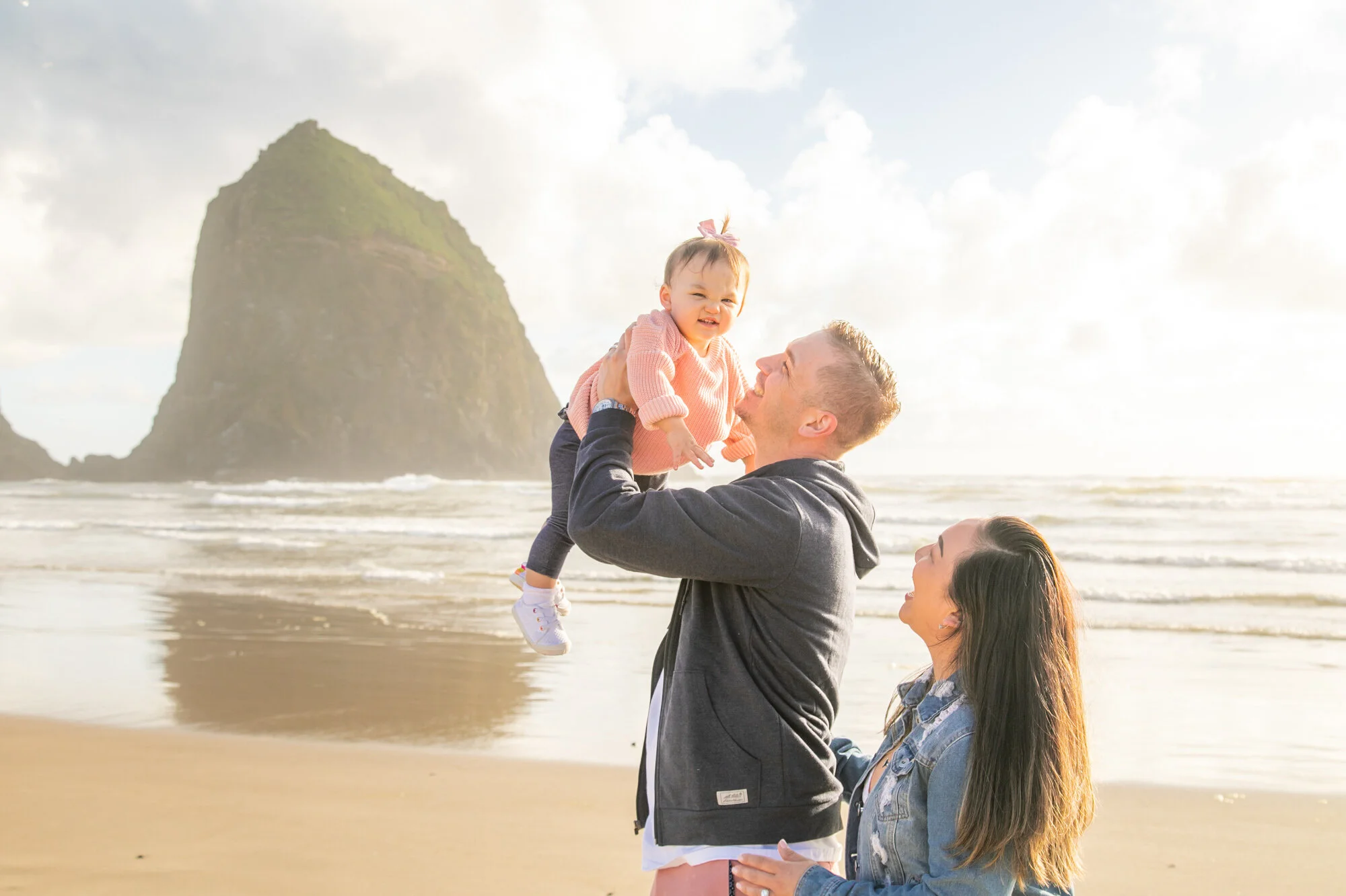 CannonBeach-HaystackRock-Family-Sunset-Photography-Session21_006.jpg