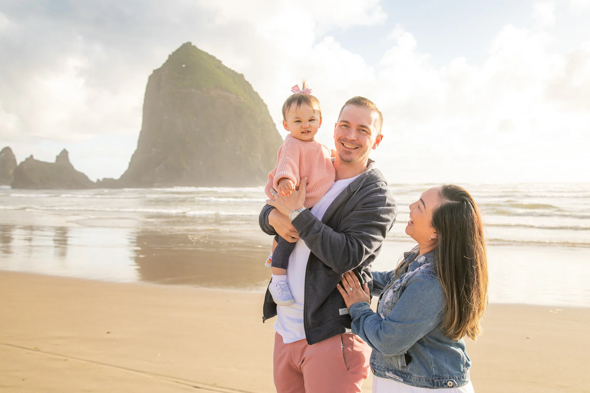 CannonBeach-HaystackRock-Family-Sunset-Photography-Session21_009.jpg