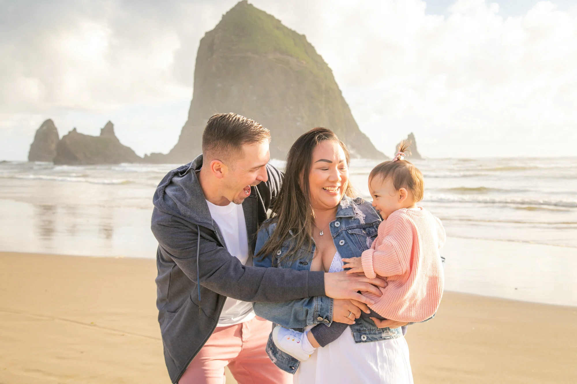 CannonBeach-HaystackRock-Family-Sunset-Photography-Session21_010.jpg