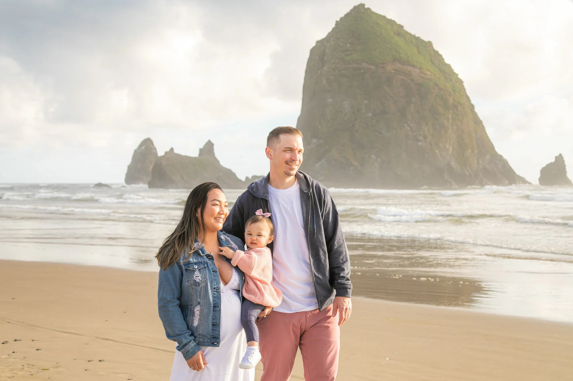 CannonBeach-HaystackRock-Family-Sunset-Photography-Session21_012.jpg