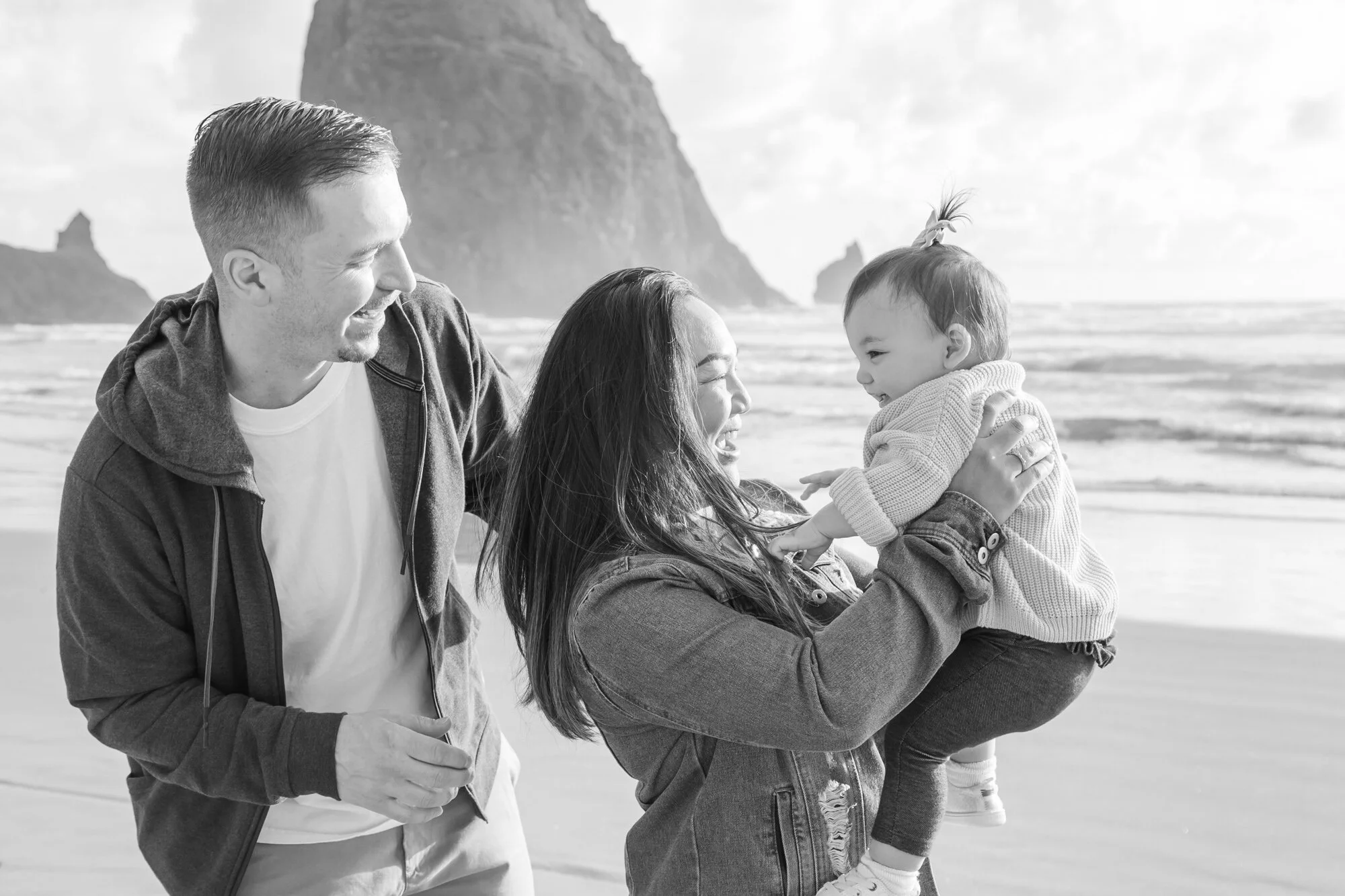 CannonBeach-HaystackRock-Family-Sunset-Photography-Session21_014.jpg