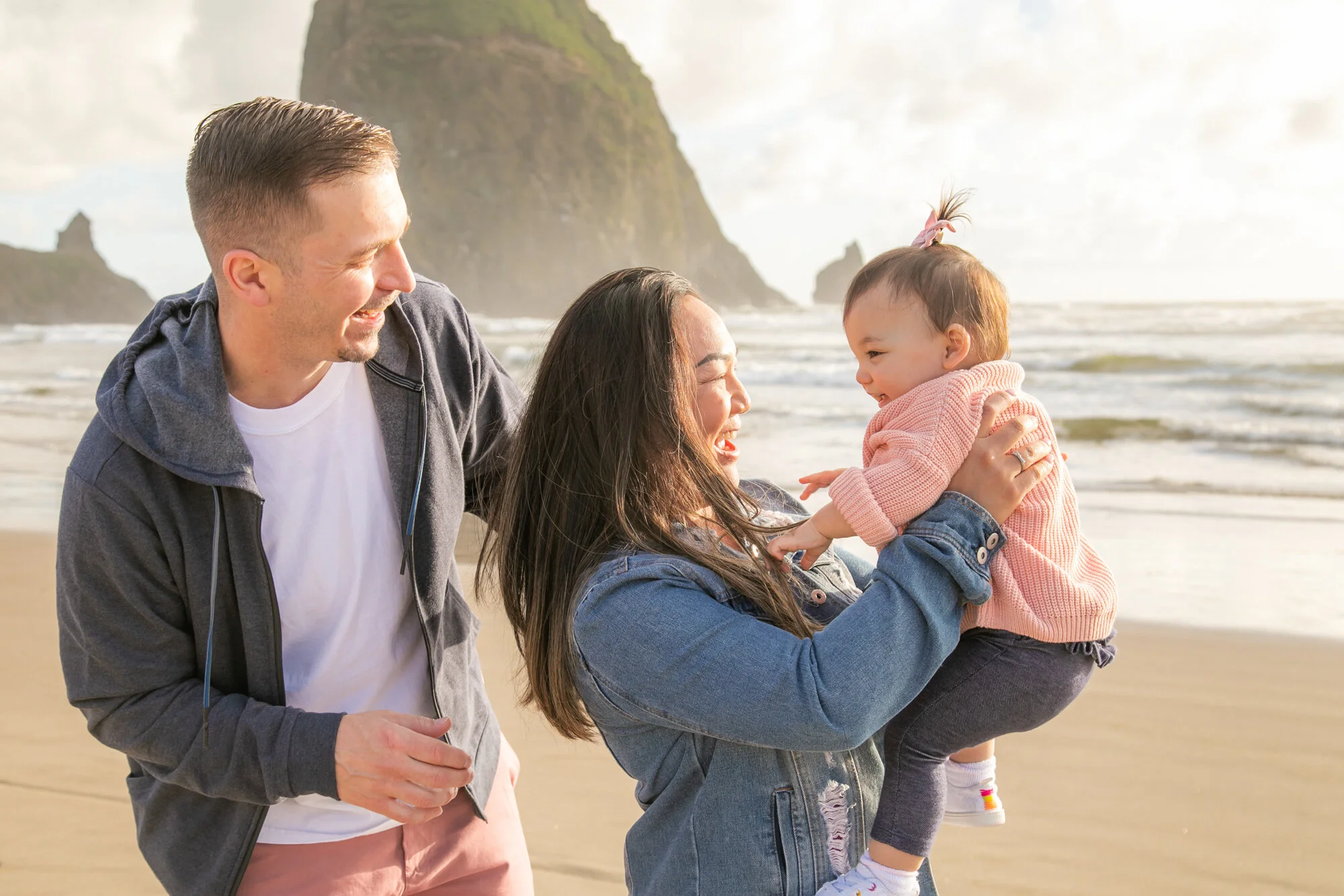 CannonBeach-HaystackRock-Family-Sunset-Photography-Session21_015.jpg