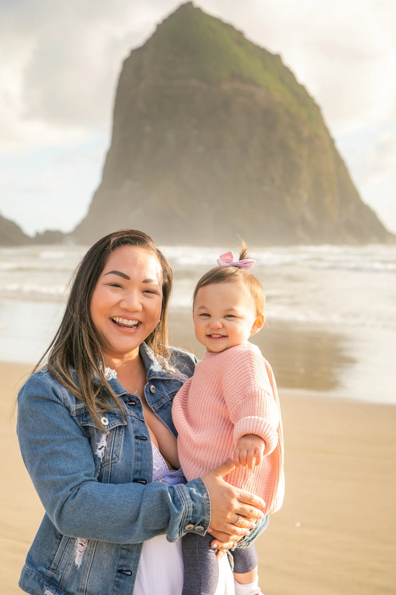 CannonBeach-HaystackRock-Family-Sunset-Photography-Session21_016.jpg