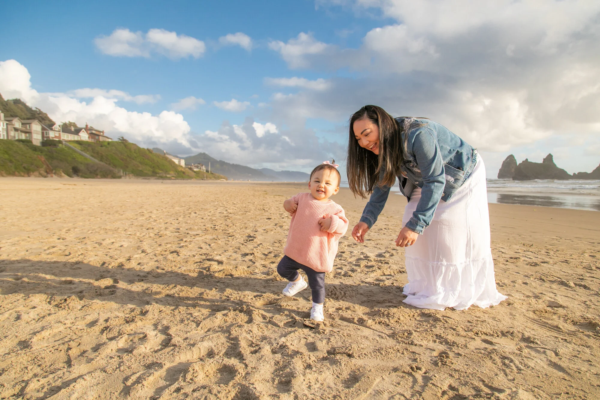 CannonBeach-HaystackRock-Family-Sunset-Photography-Session21_020.jpg