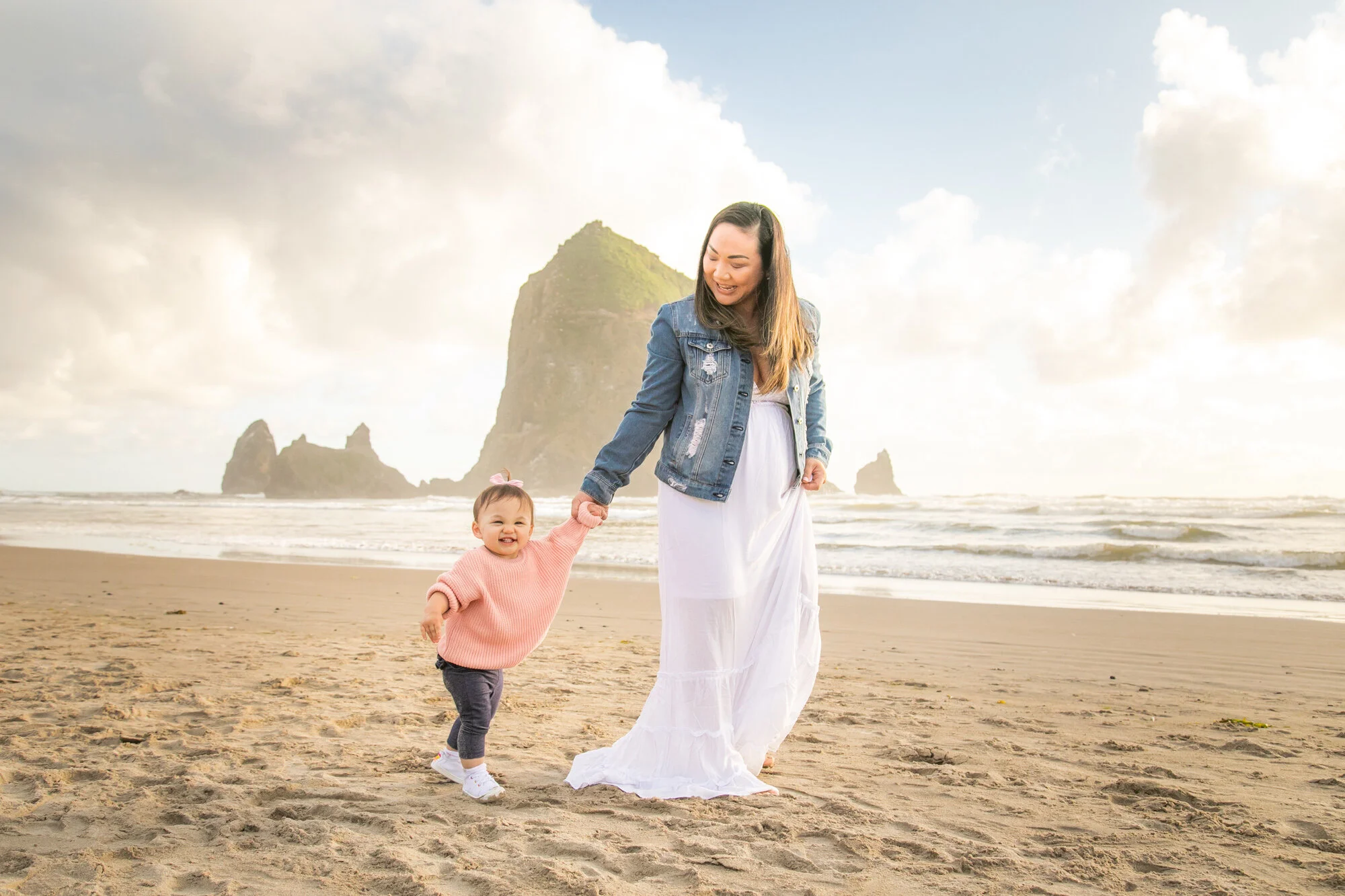 CannonBeach-HaystackRock-Family-Sunset-Photography-Session21_021.jpg