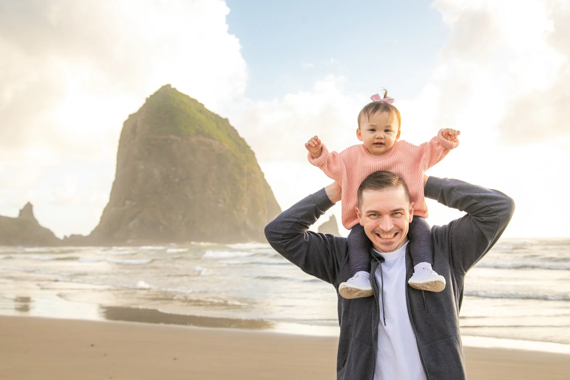 CannonBeach-HaystackRock-Family-Sunset-Photography-Session21_022.jpg