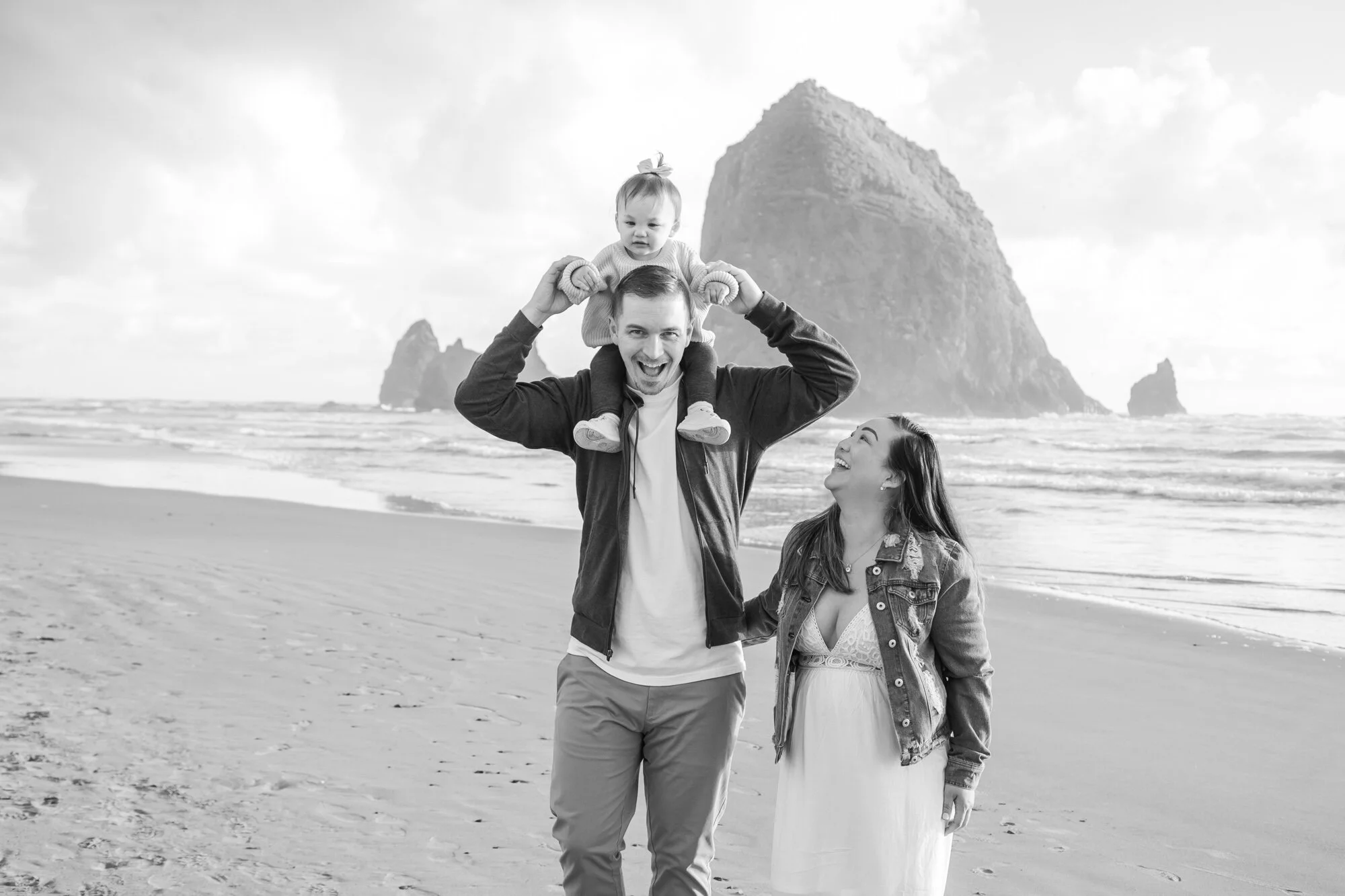 CannonBeach-HaystackRock-Family-Sunset-Photography-Session21_023.jpg