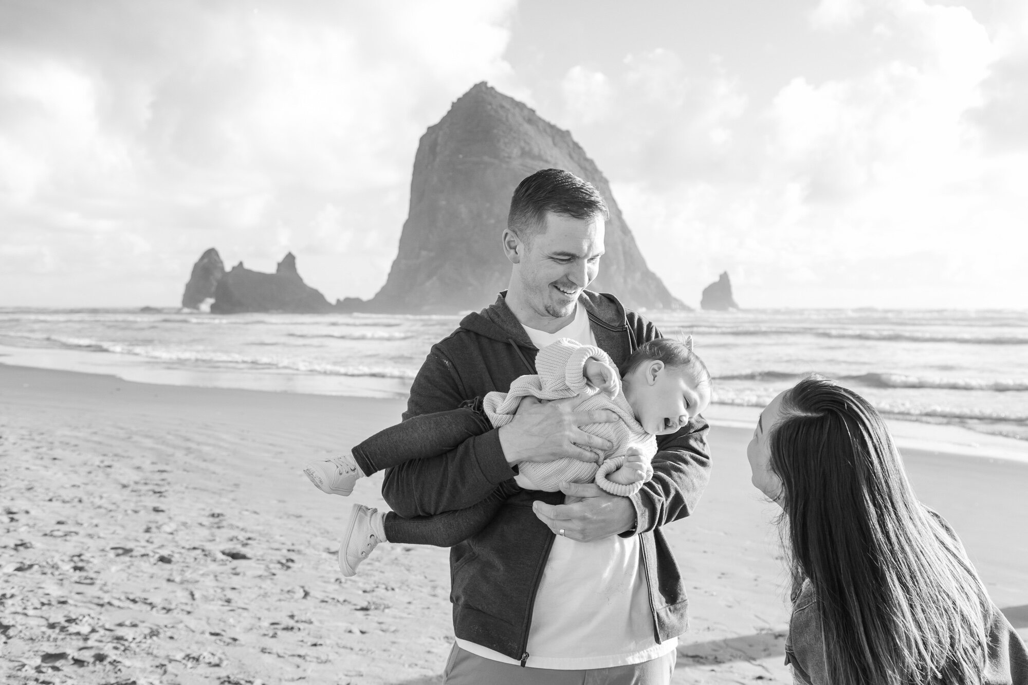 CannonBeach-HaystackRock-Family-Sunset-Photography-Session21_024.jpg