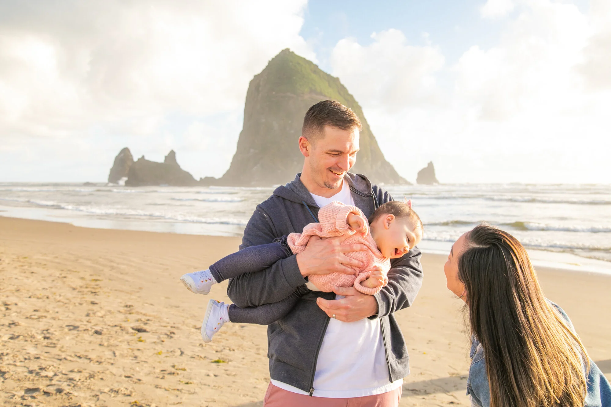 CannonBeach-HaystackRock-Family-Sunset-Photography-Session21_025.jpg