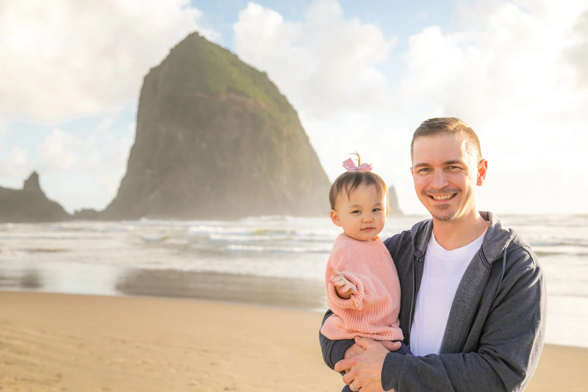 CannonBeach-HaystackRock-Family-Sunset-Photography-Session21_026.jpg