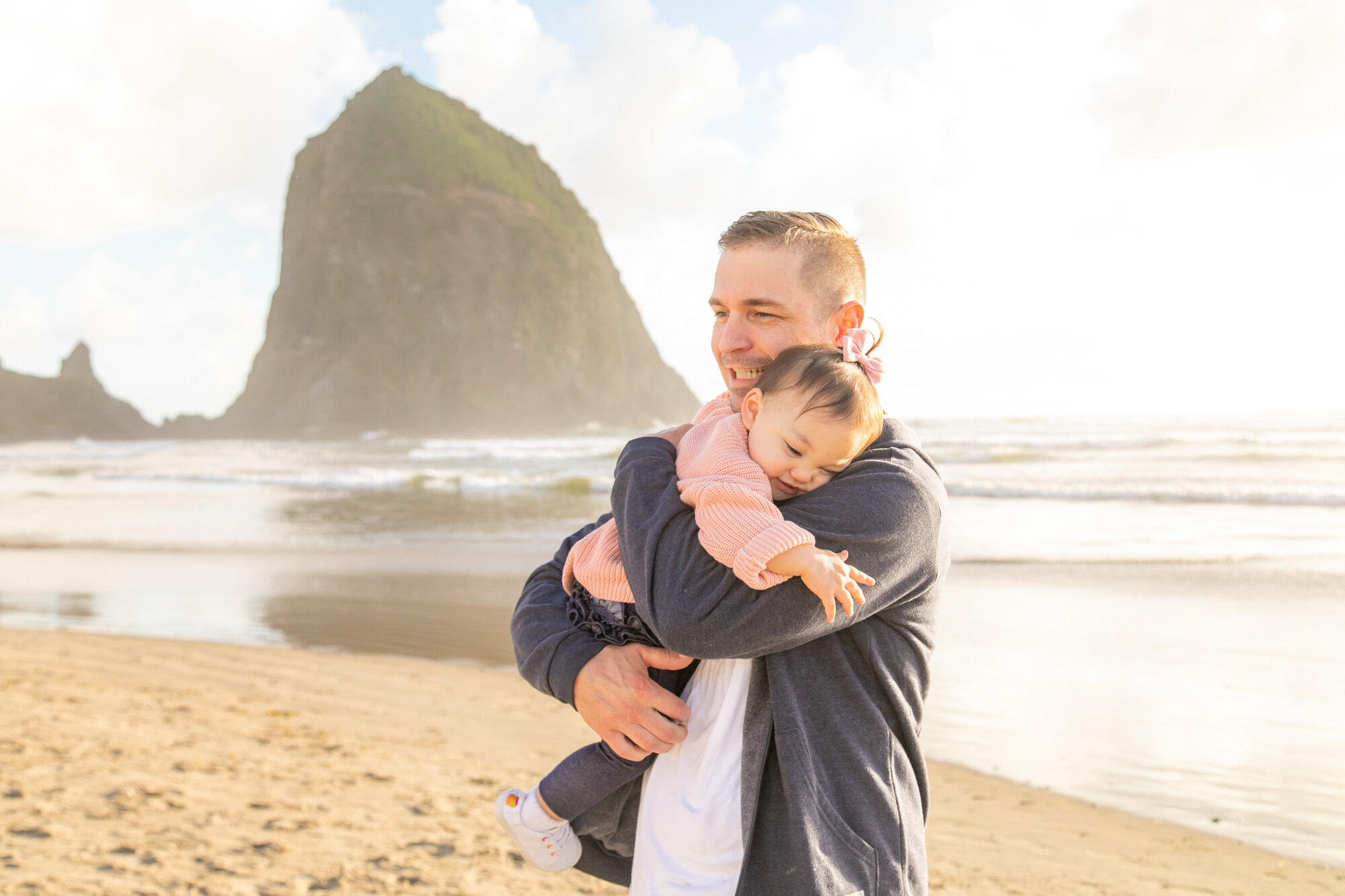 CannonBeach-HaystackRock-Family-Sunset-Photography-Session21_027.jpg
