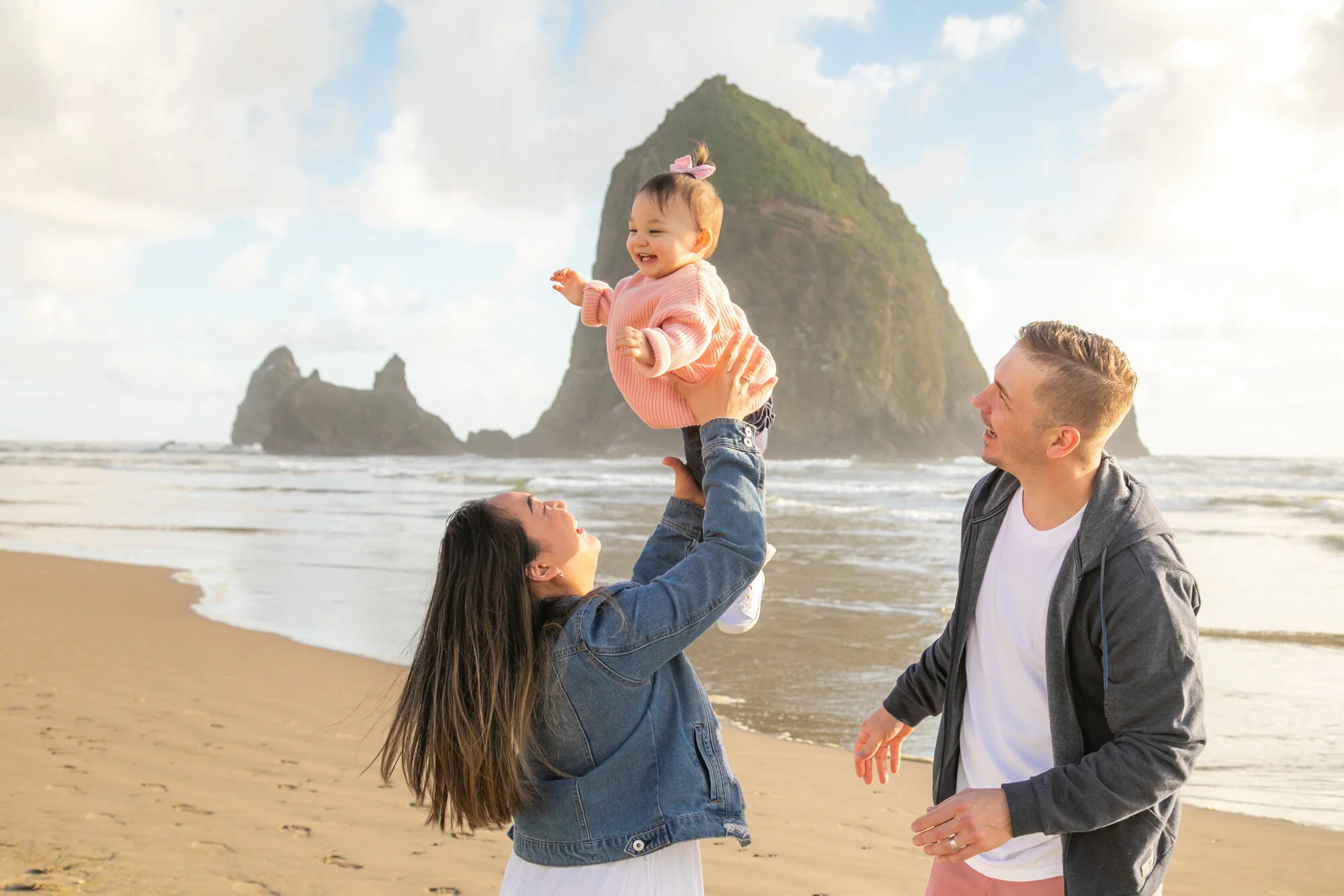 CannonBeach-HaystackRock-Family-Sunset-Photography-Session21_029.jpg
