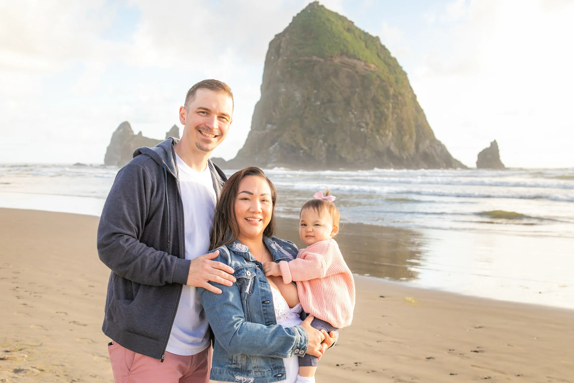 CannonBeach-HaystackRock-Family-Sunset-Photography-Session21_030.jpg
