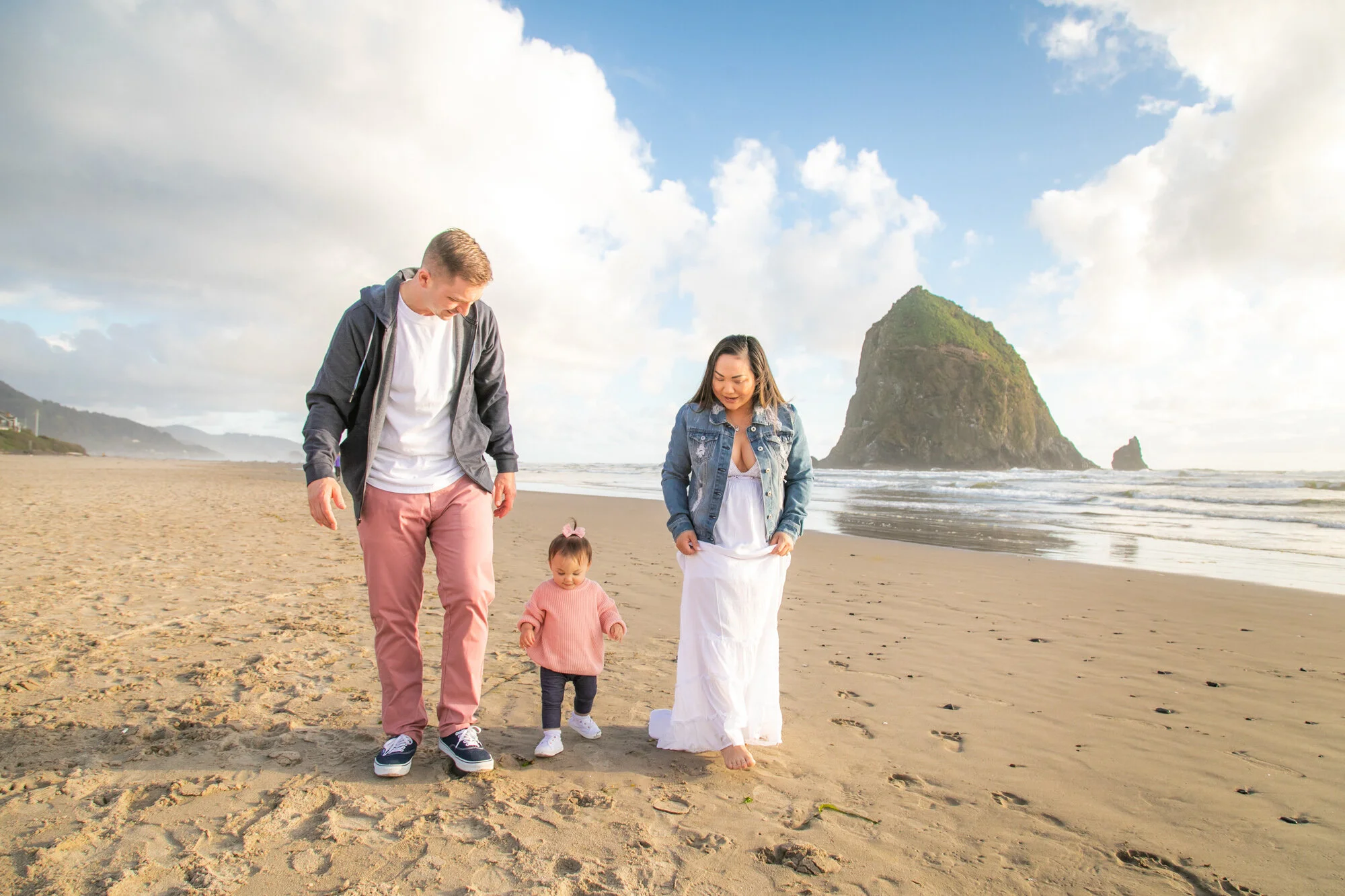 CannonBeach-HaystackRock-Family-Sunset-Photography-Session21_032.jpg
