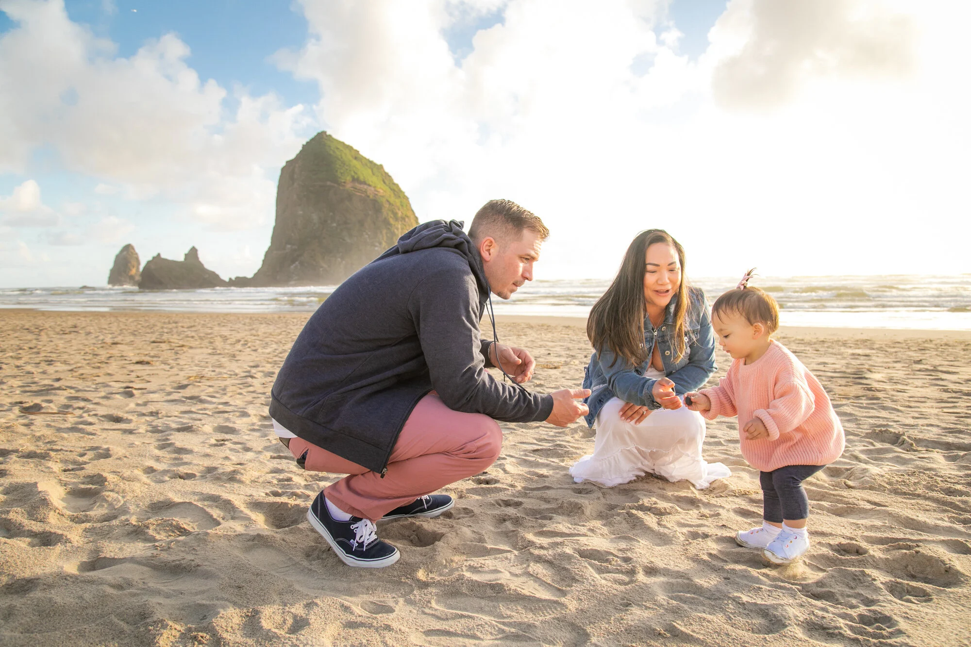 CannonBeach-HaystackRock-Family-Sunset-Photography-Session21_033.jpg