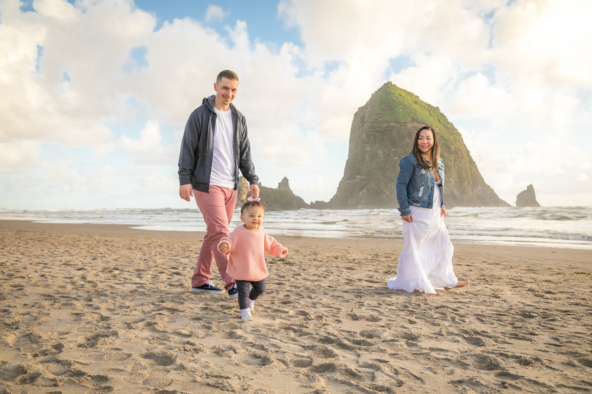 CannonBeach-HaystackRock-Family-Sunset-Photography-Session21_036.jpg
