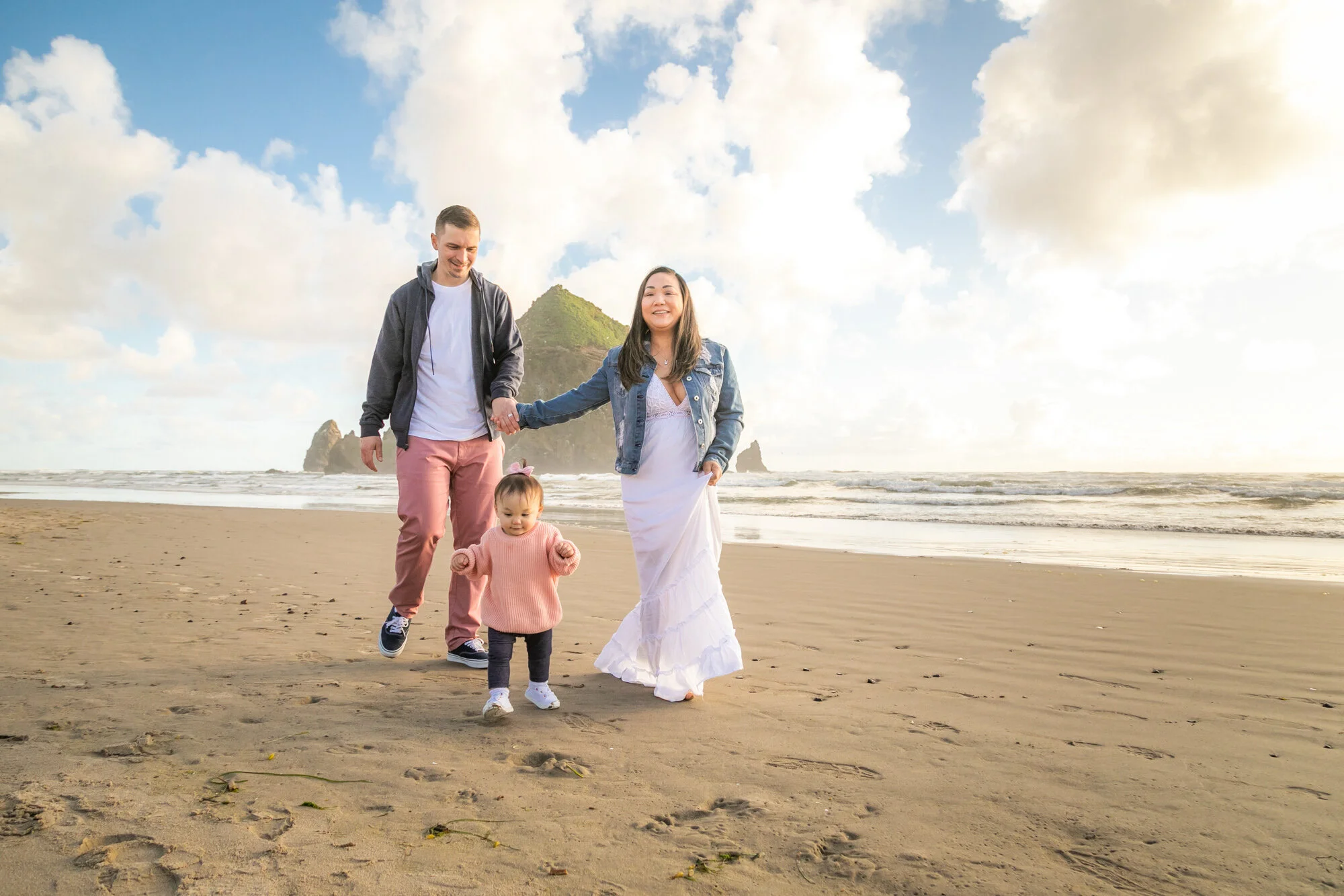 CannonBeach-HaystackRock-Family-Sunset-Photography-Session21_037.jpg
