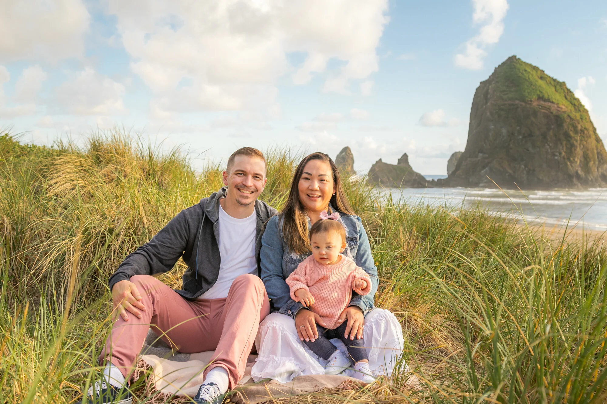 CannonBeach-HaystackRock-Family-Sunset-Photography-Session21_038.jpg