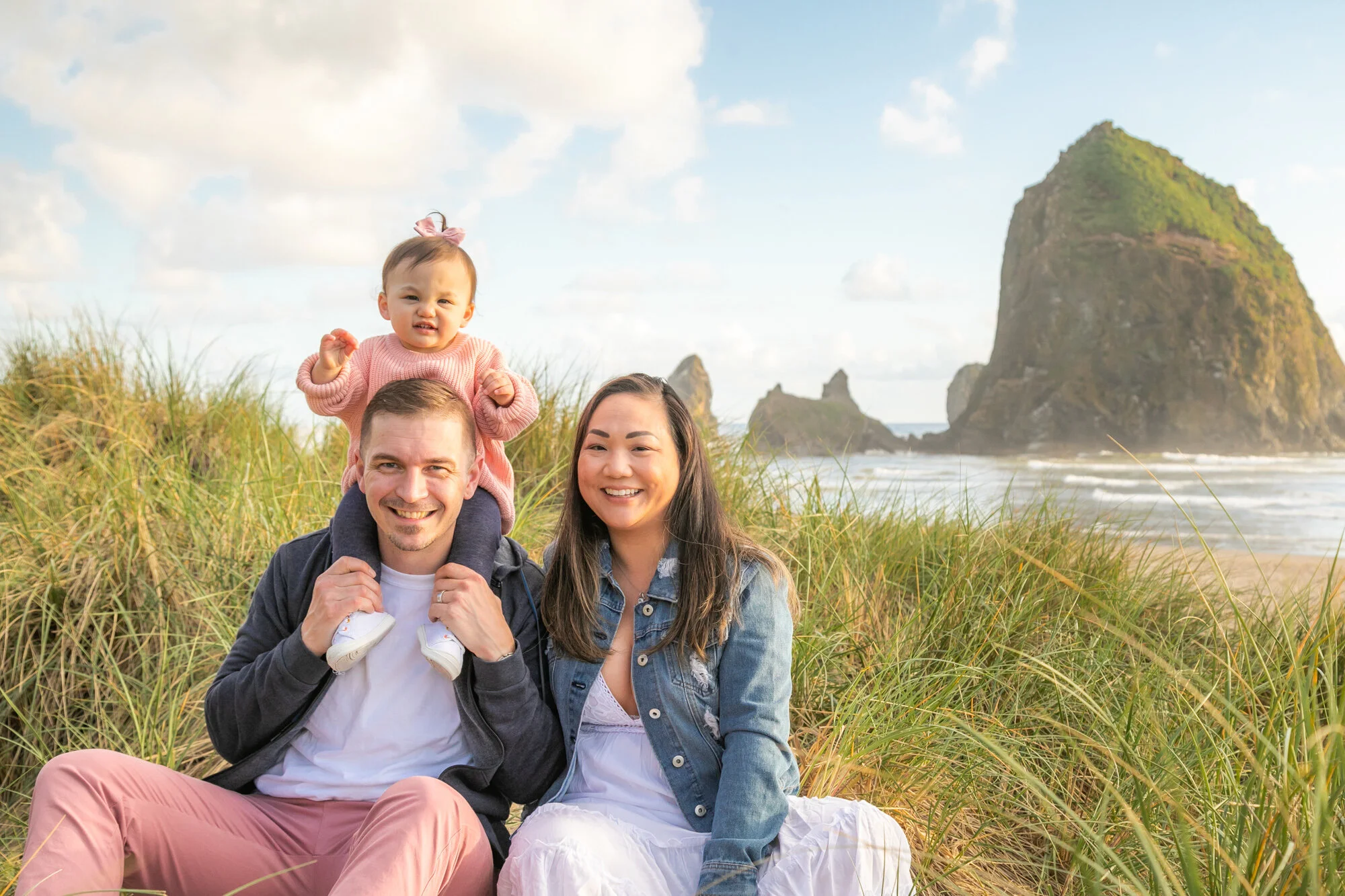 CannonBeach-HaystackRock-Family-Sunset-Photography-Session21_039.jpg