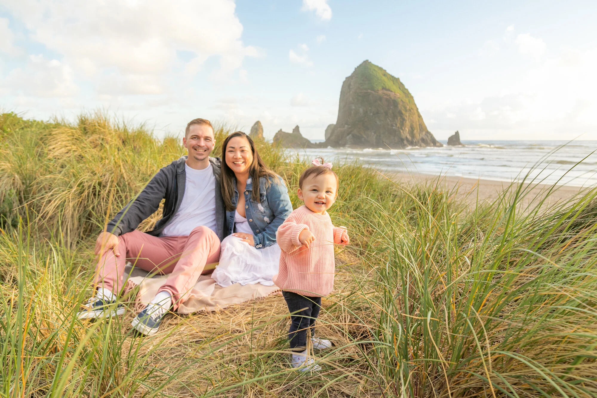 CannonBeach-HaystackRock-Family-Sunset-Photography-Session21_040.jpg