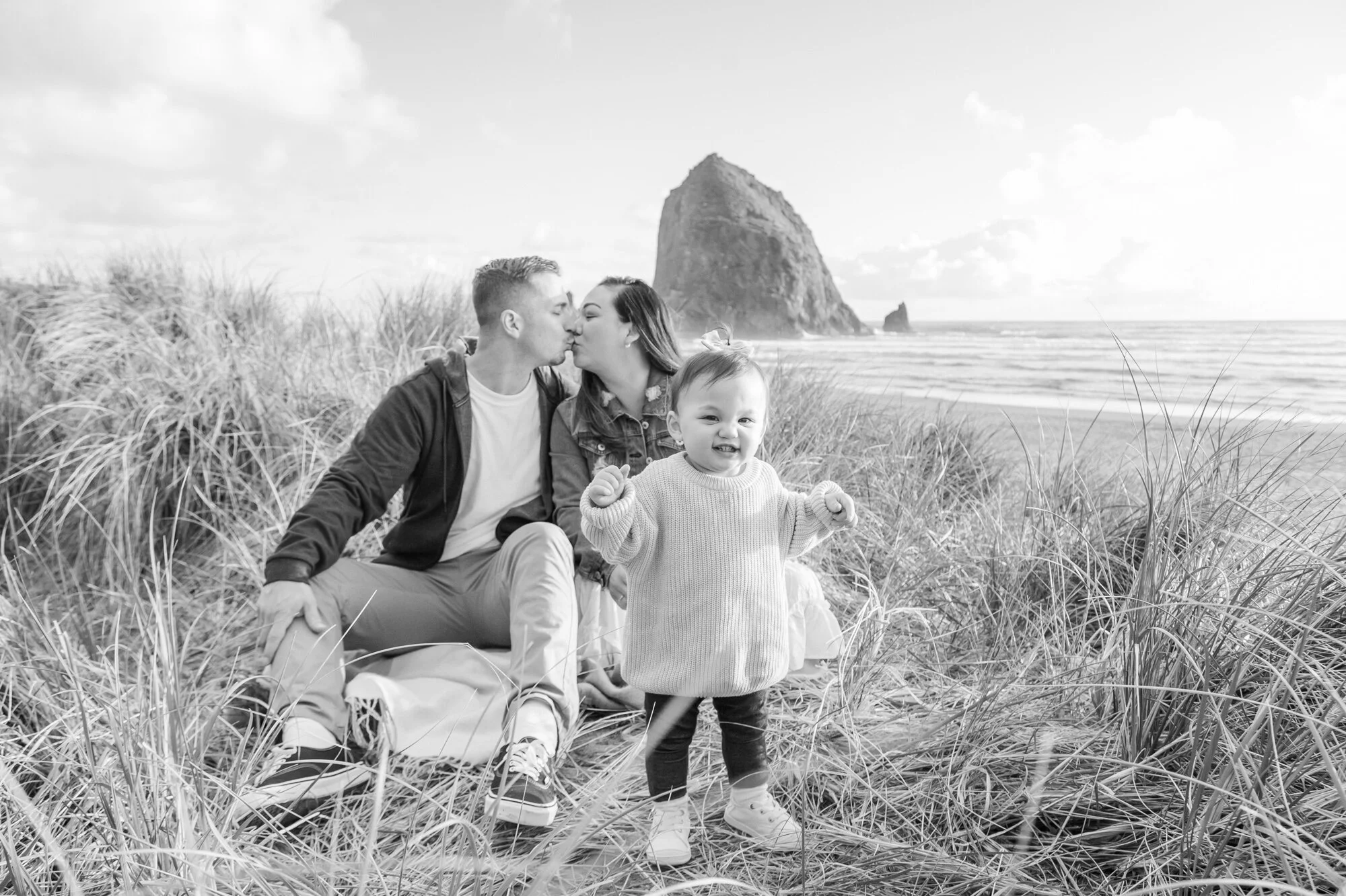 CannonBeach-HaystackRock-Family-Sunset-Photography-Session21_042.jpg