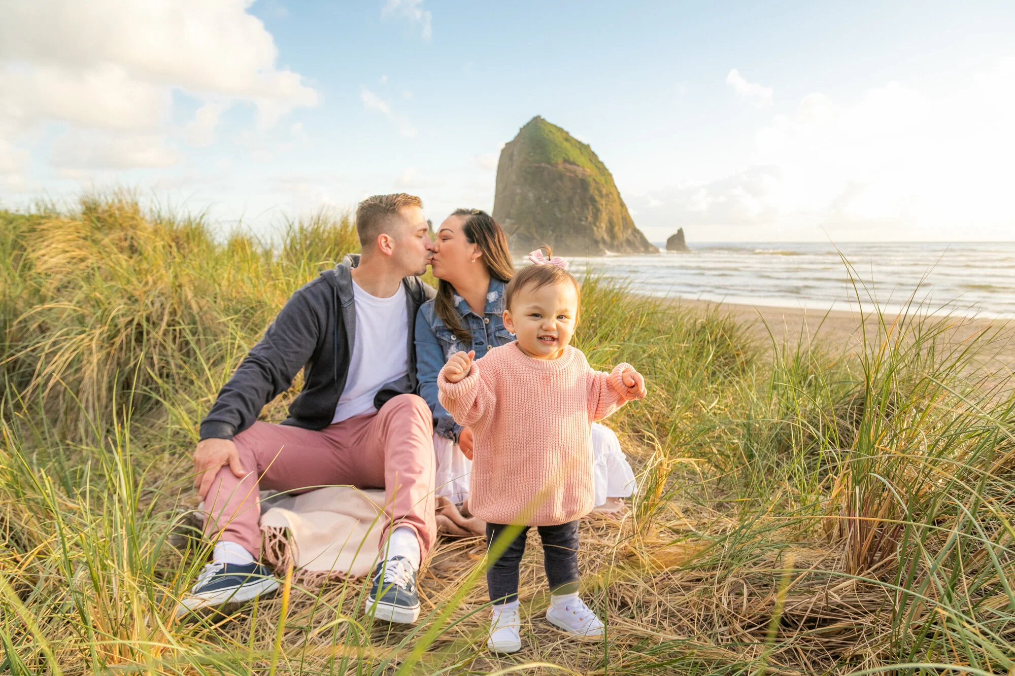 CannonBeach-HaystackRock-Family-Sunset-Photography-Session21_043.jpg