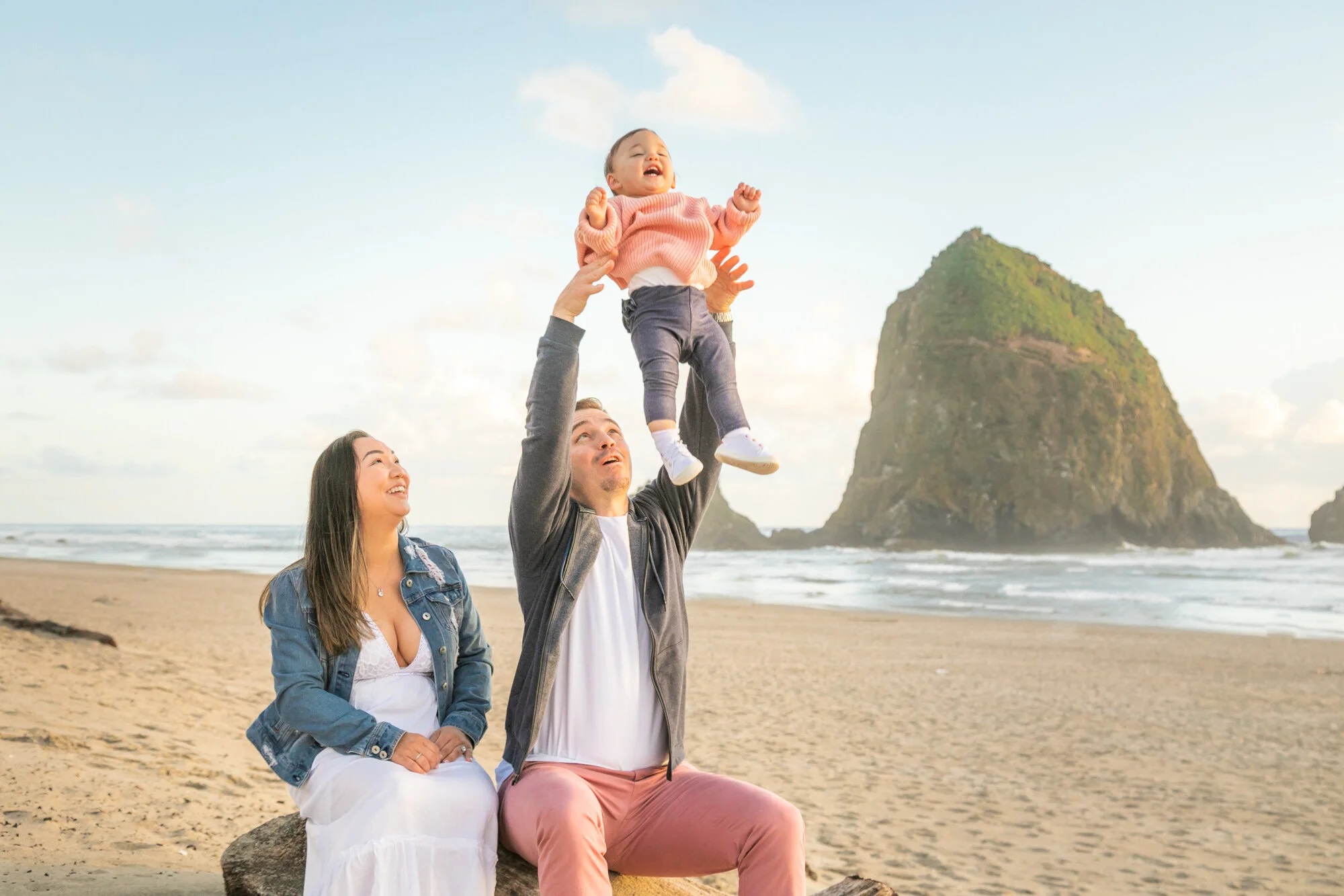 CannonBeach-HaystackRock-Family-Sunset-Photography-Session21_049.jpg