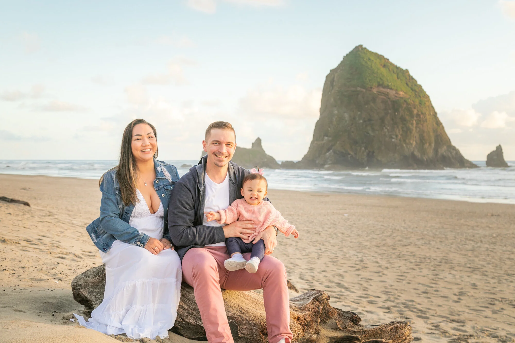 CannonBeach-HaystackRock-Family-Sunset-Photography-Session21_050.jpg